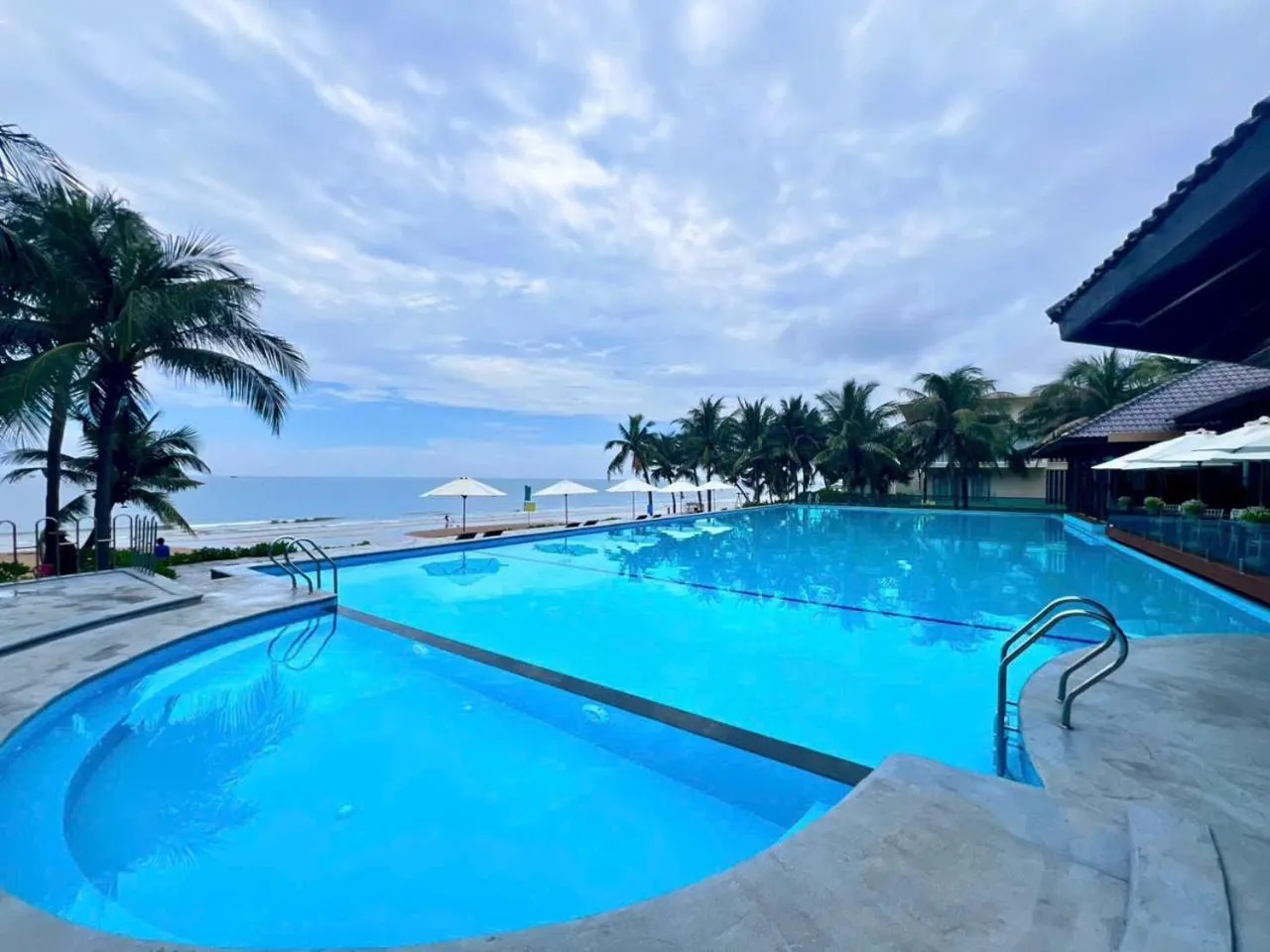 Swimming pool in Villa Del Sol Beach Resort & Spa