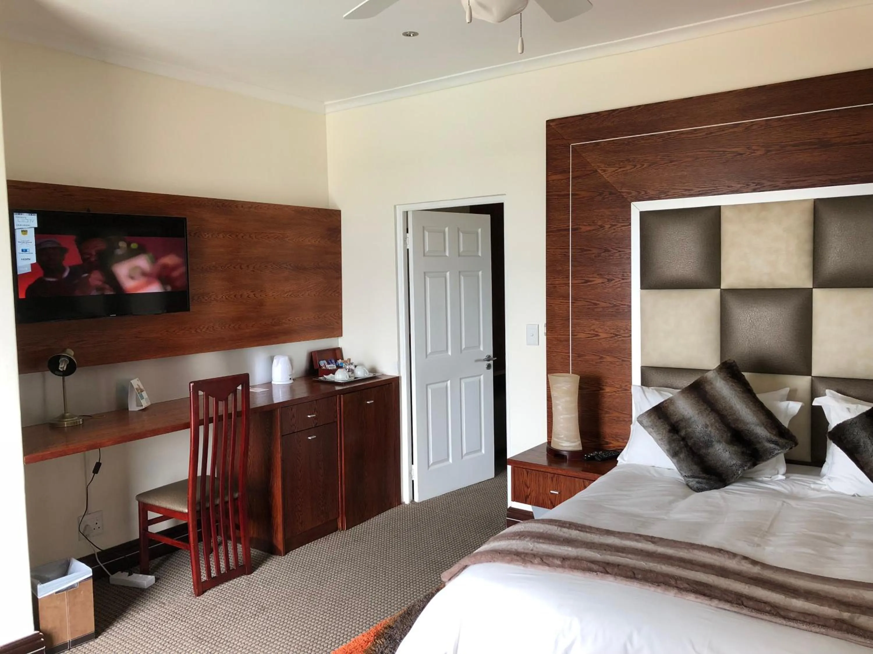 Coral Beach Bed & Breakfast