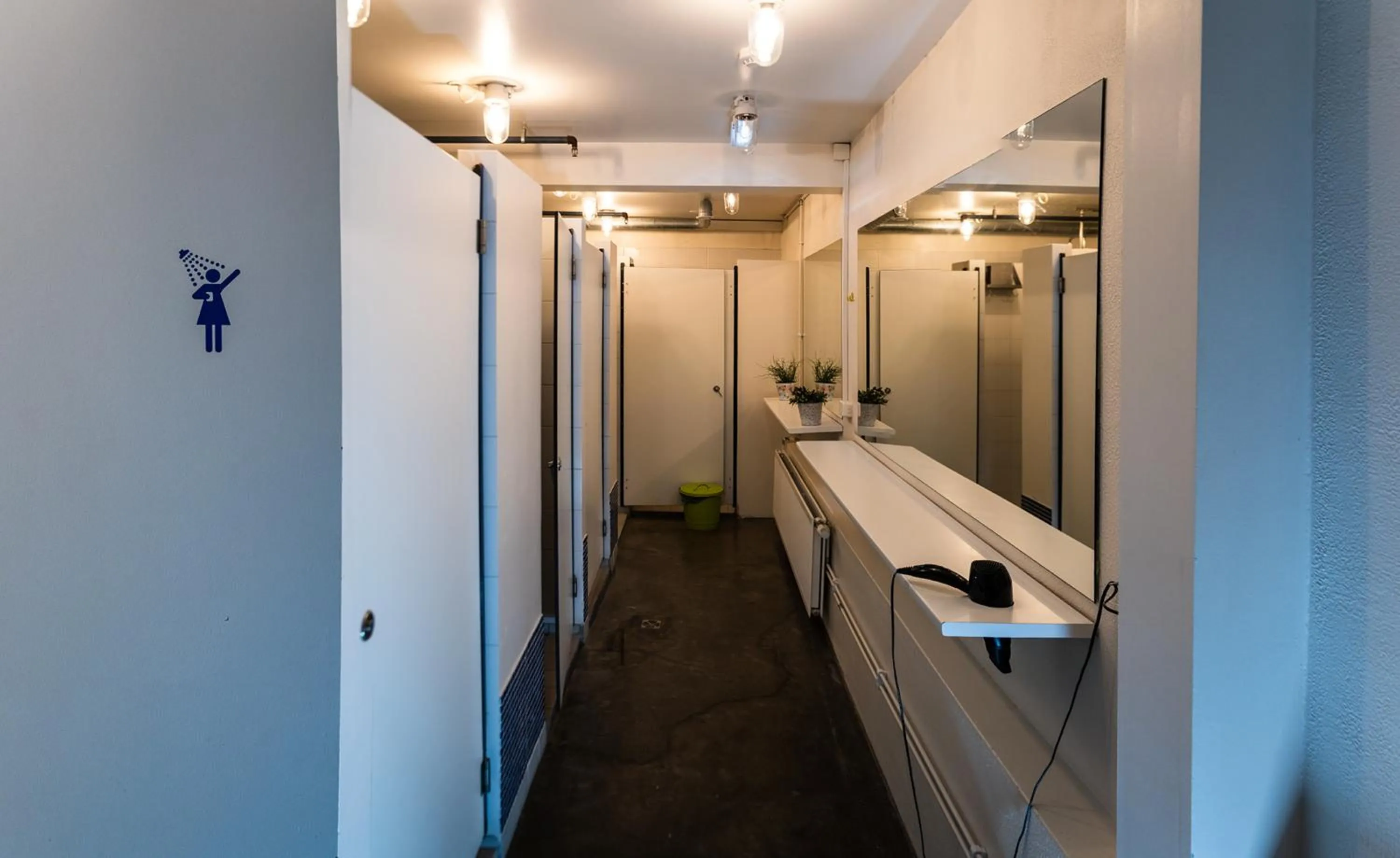 Shower in Akureyri Backpackers