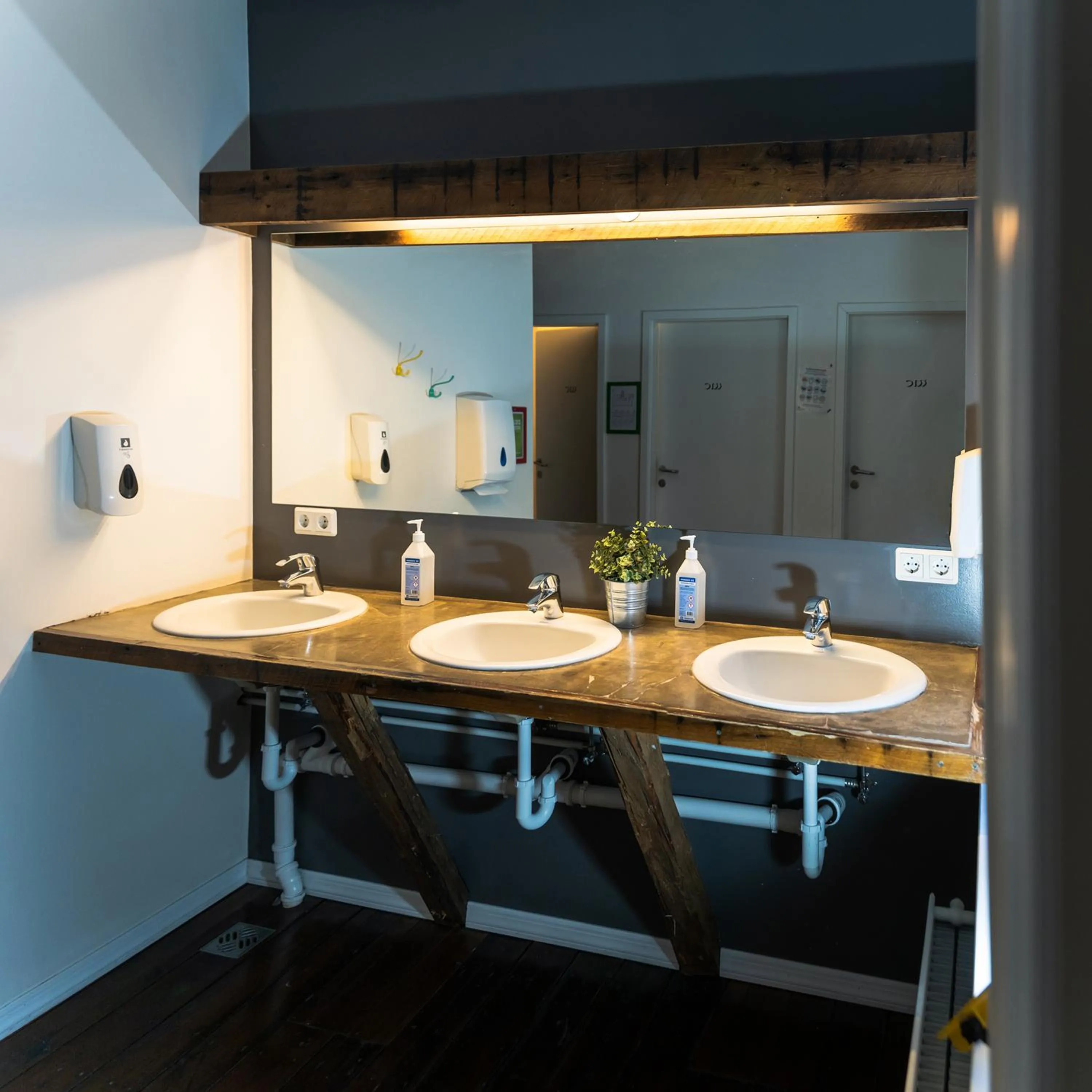 Bathroom in Akureyri Backpackers