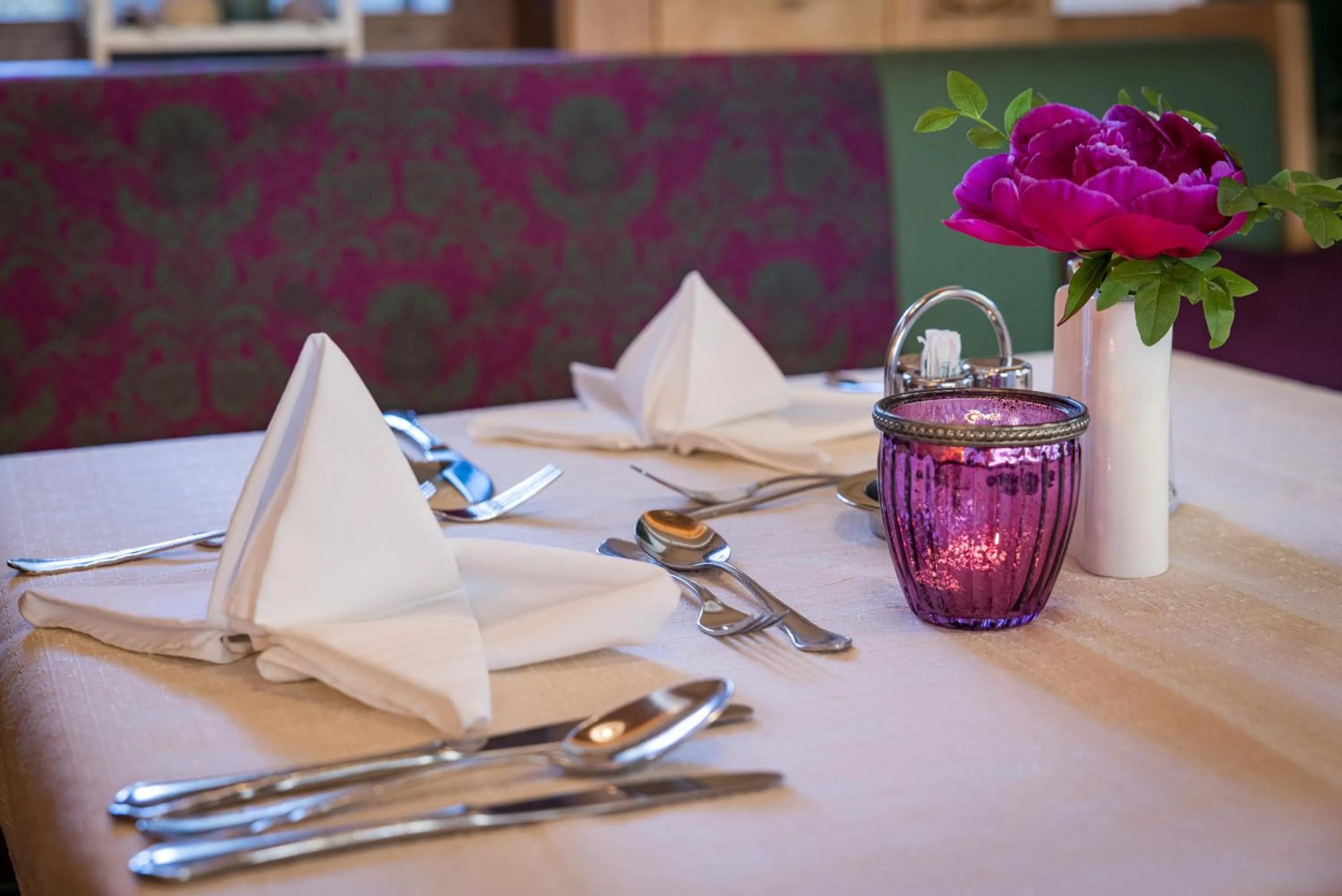 Restaurant/places to eat in Landhotel Häuserl im Wald