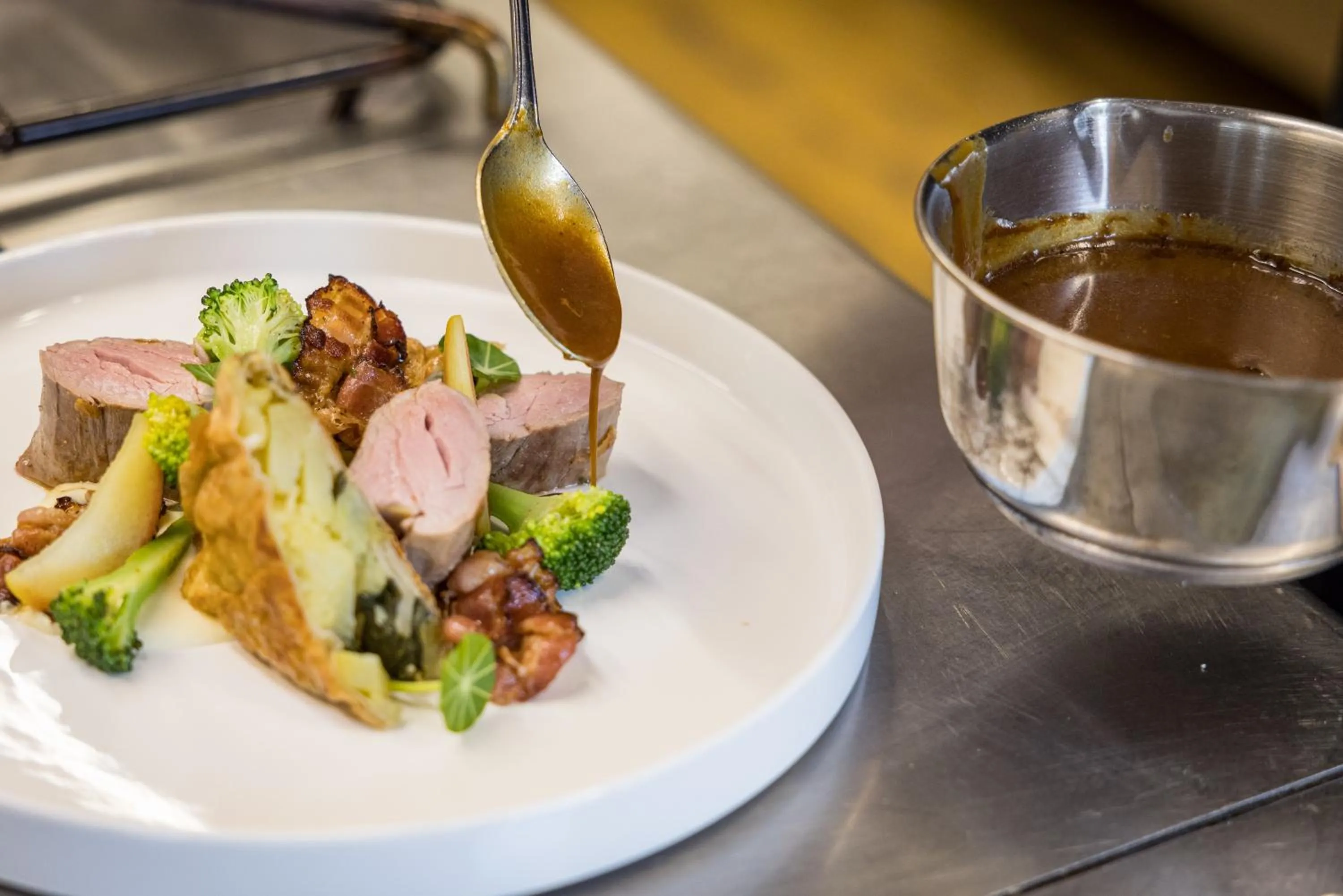 Restaurant/places to eat in Landhotel Häuserl im Wald