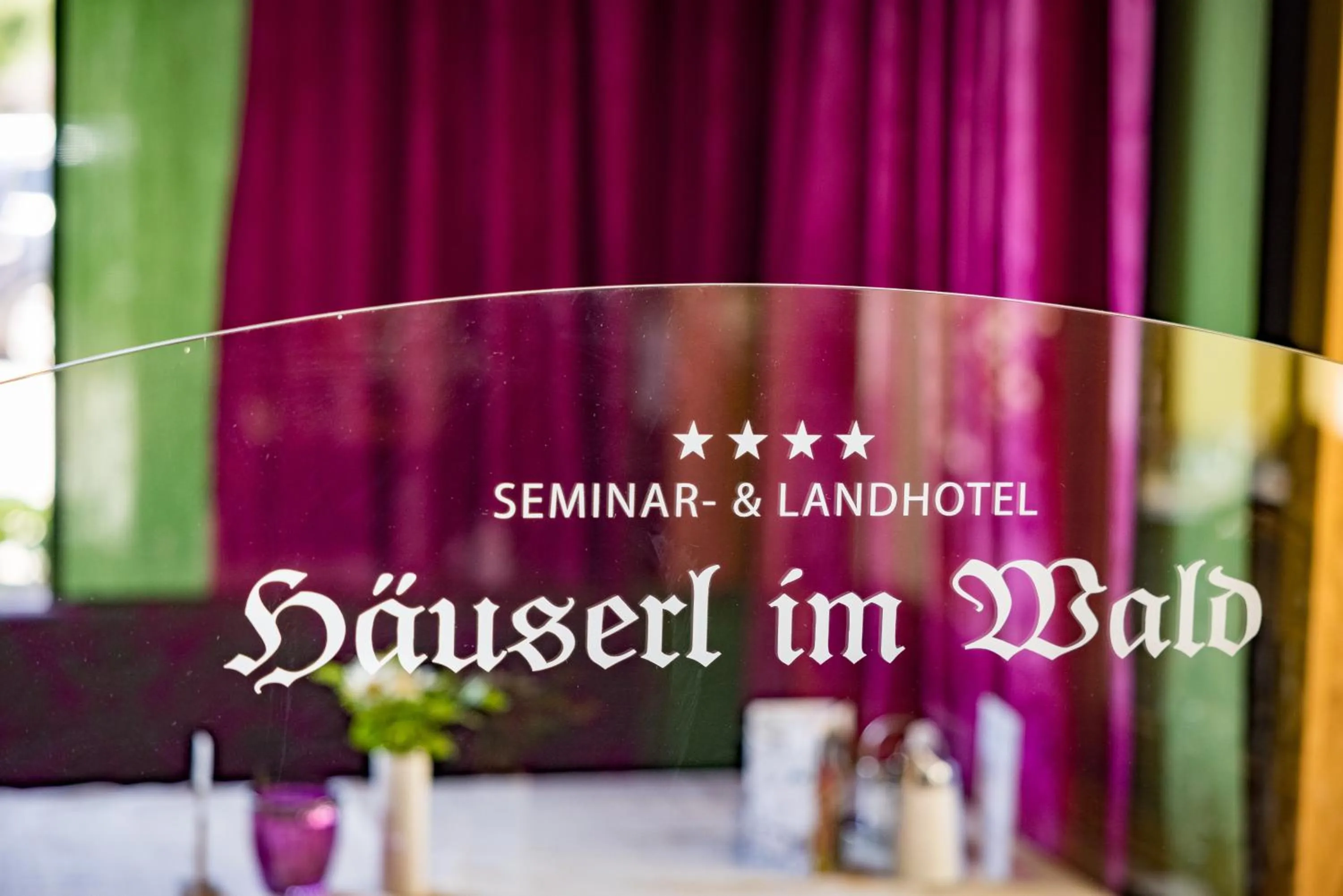 Restaurant/places to eat in Landhotel Häuserl im Wald