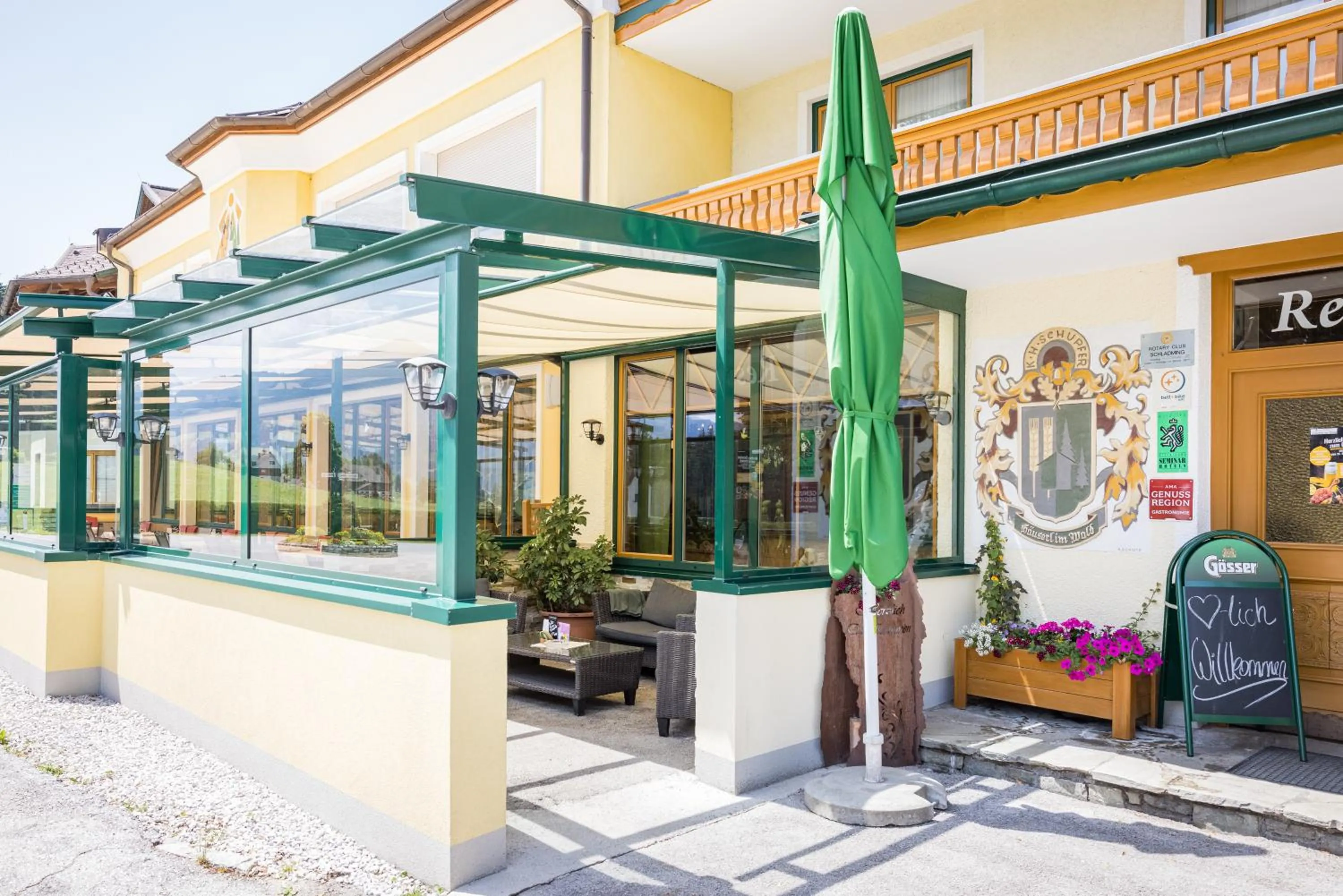 Restaurant/places to eat in Landhotel Häuserl im Wald