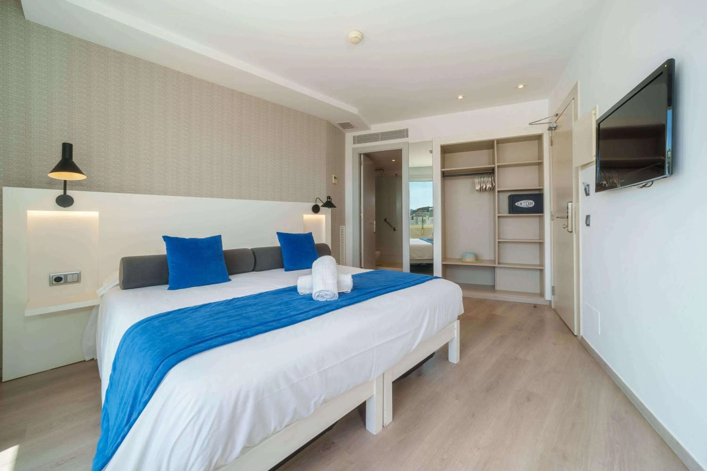 Bed in Mar Calma Hotel