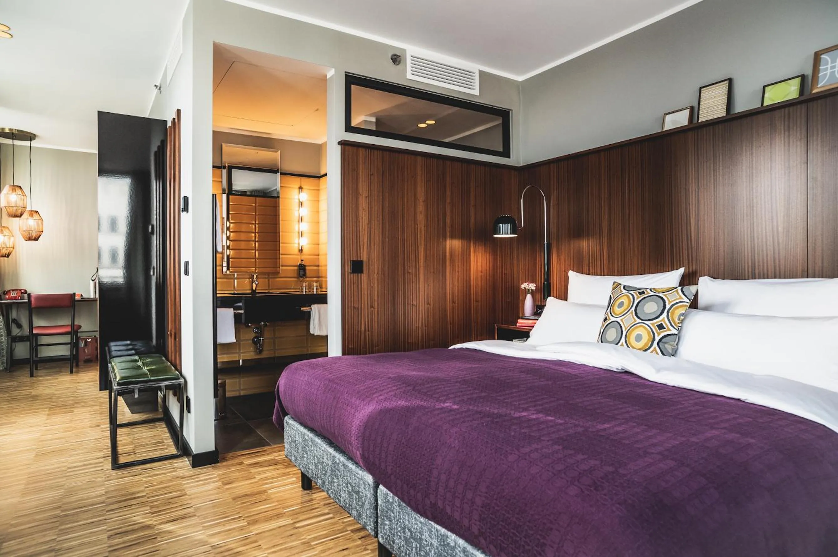 Bed in Henri Hotel Düsseldorf Downtown