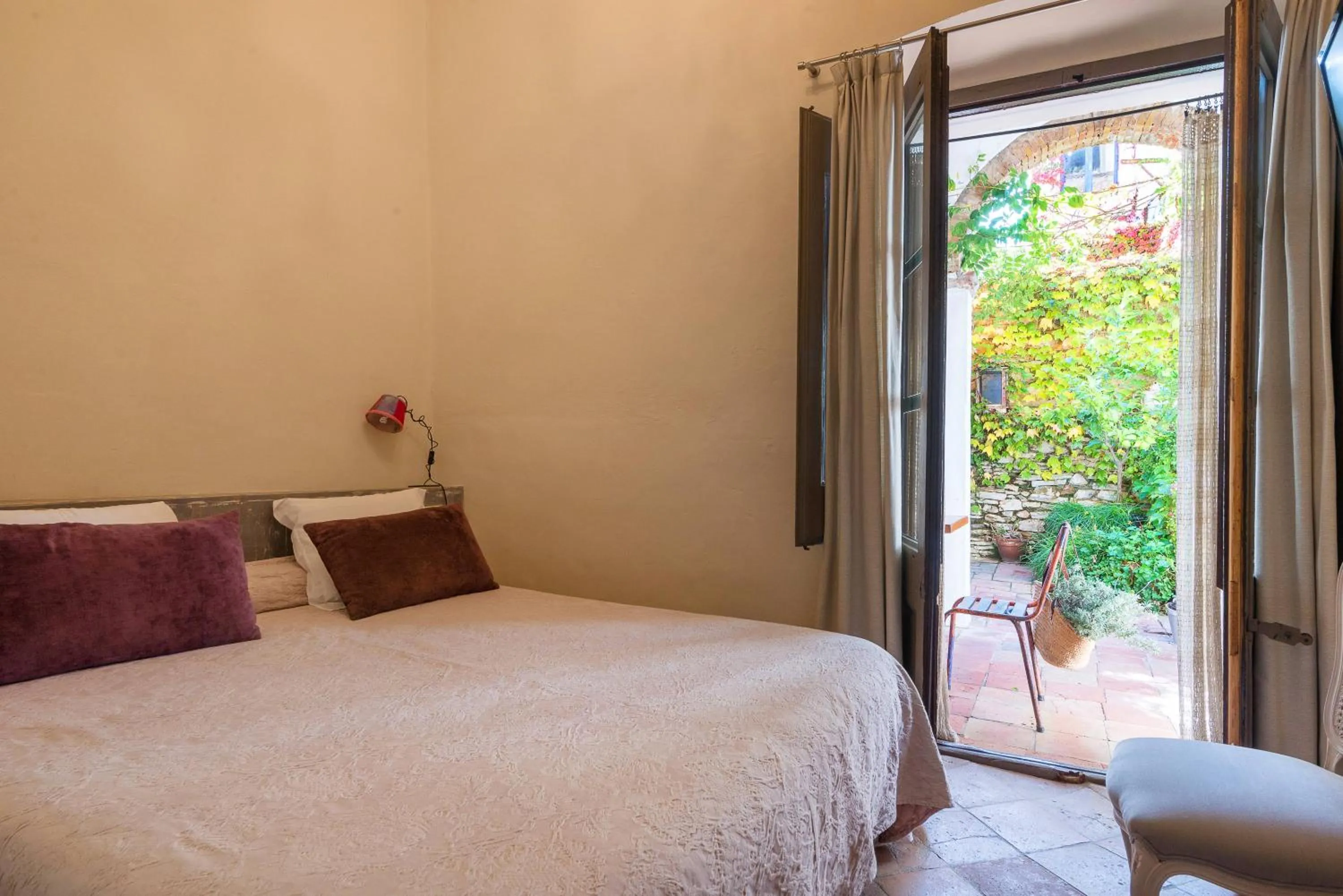 Bedroom, Bed in BYPILLOW Cluc Begur