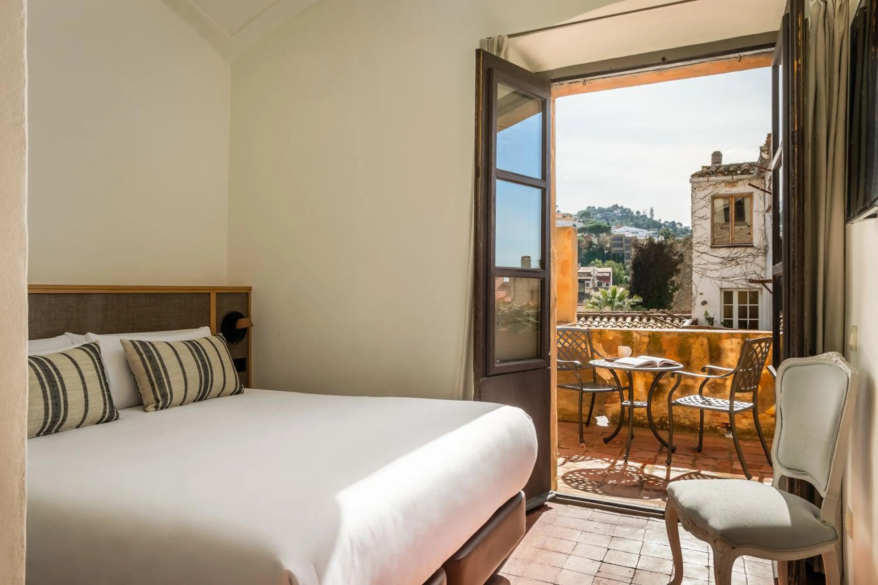 Bed in BYPILLOW Cluc Begur