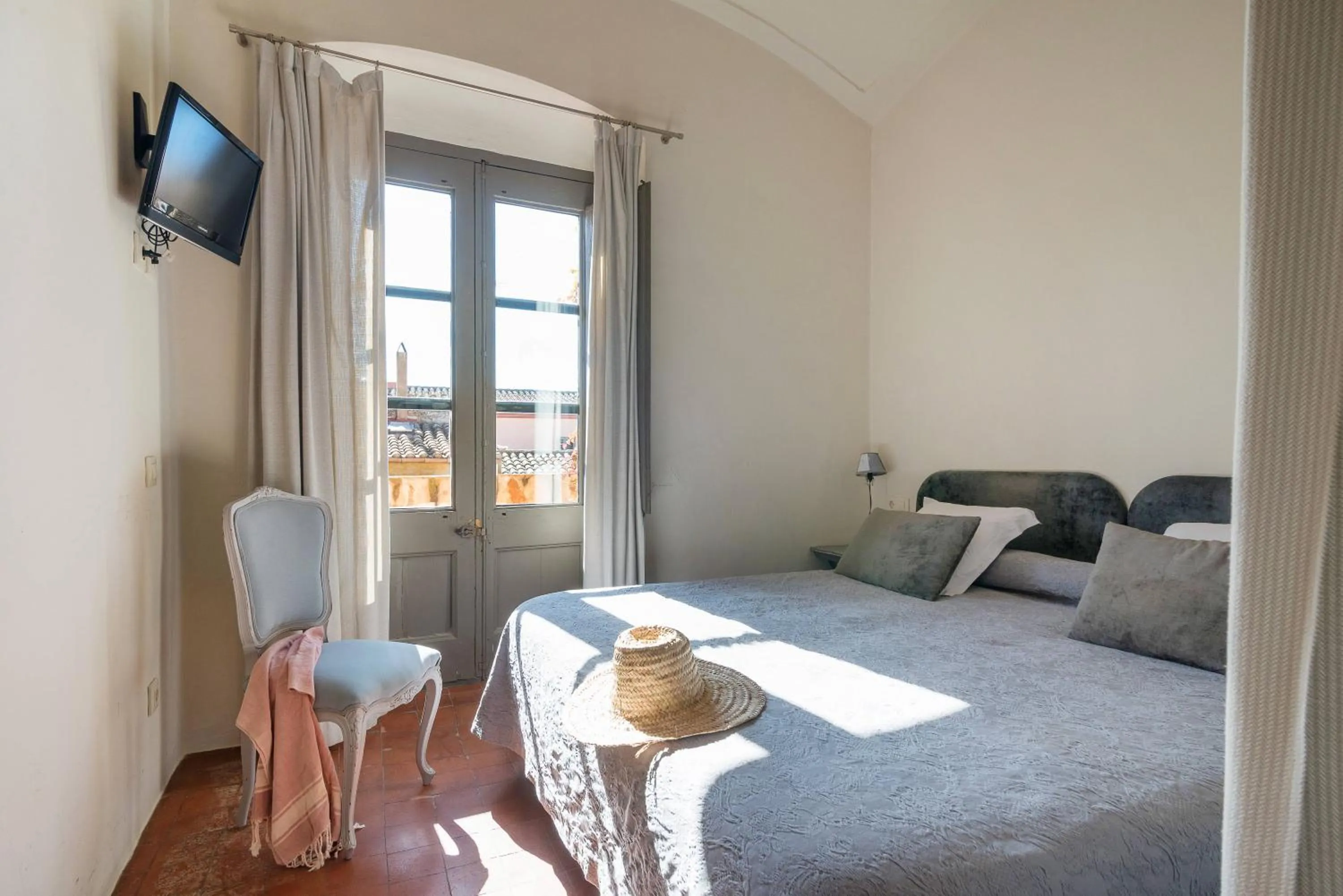 Photo of the whole room, Bed in BYPILLOW Cluc Begur