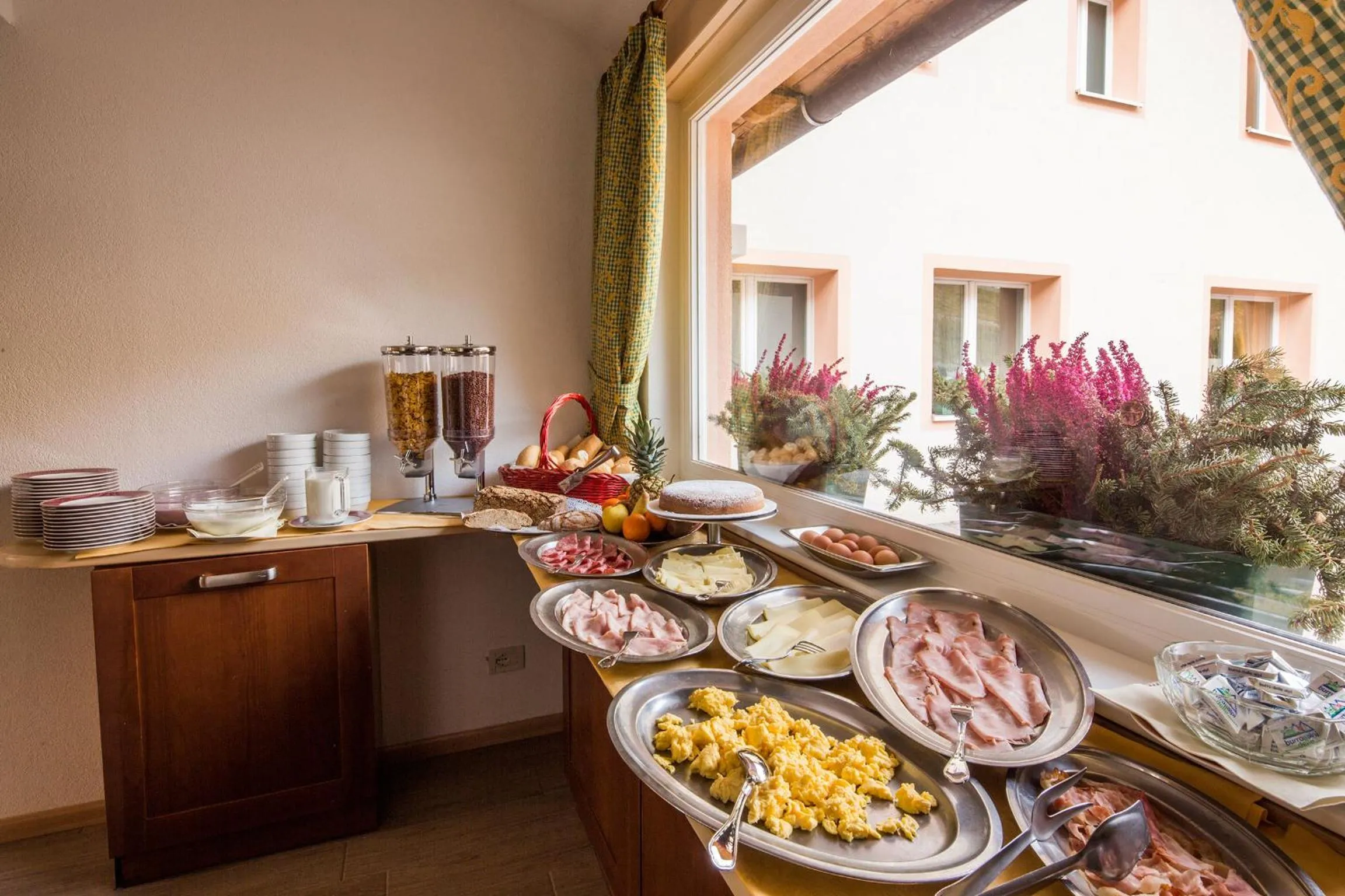 Buffet breakfast in Garni Bellavista