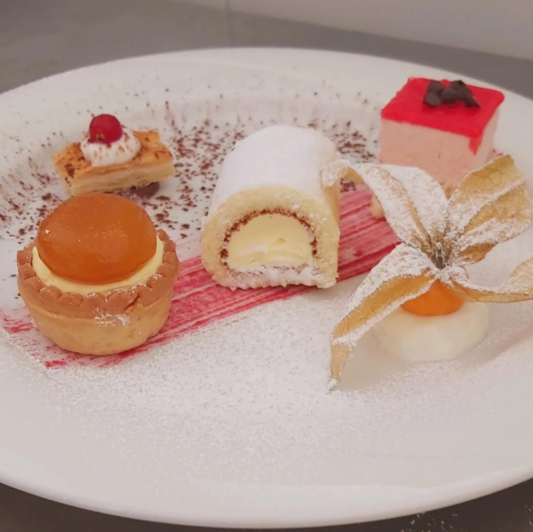 Restaurant/places to eat in Hotel Astoria