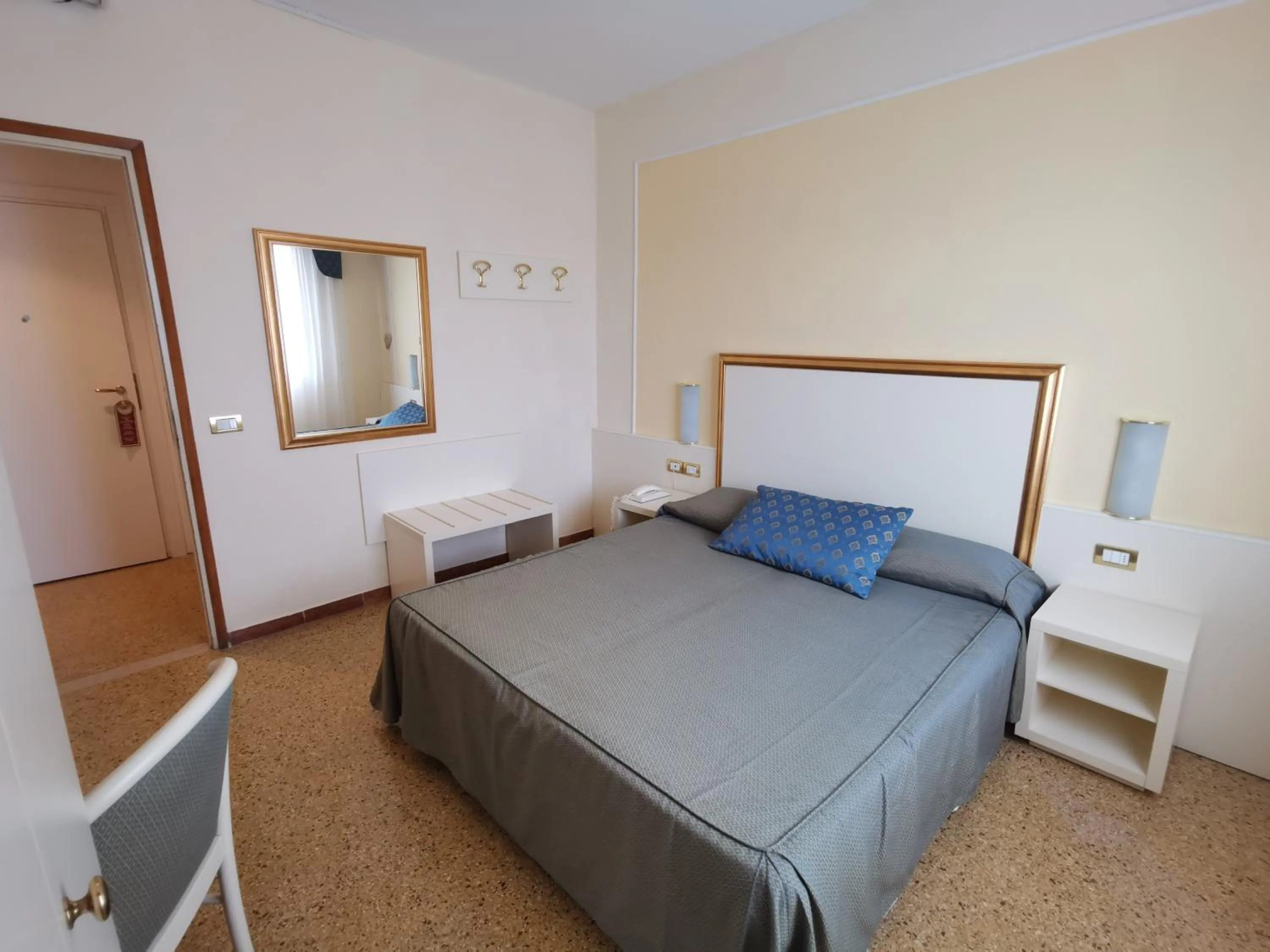 Bed in Hotel Astoria