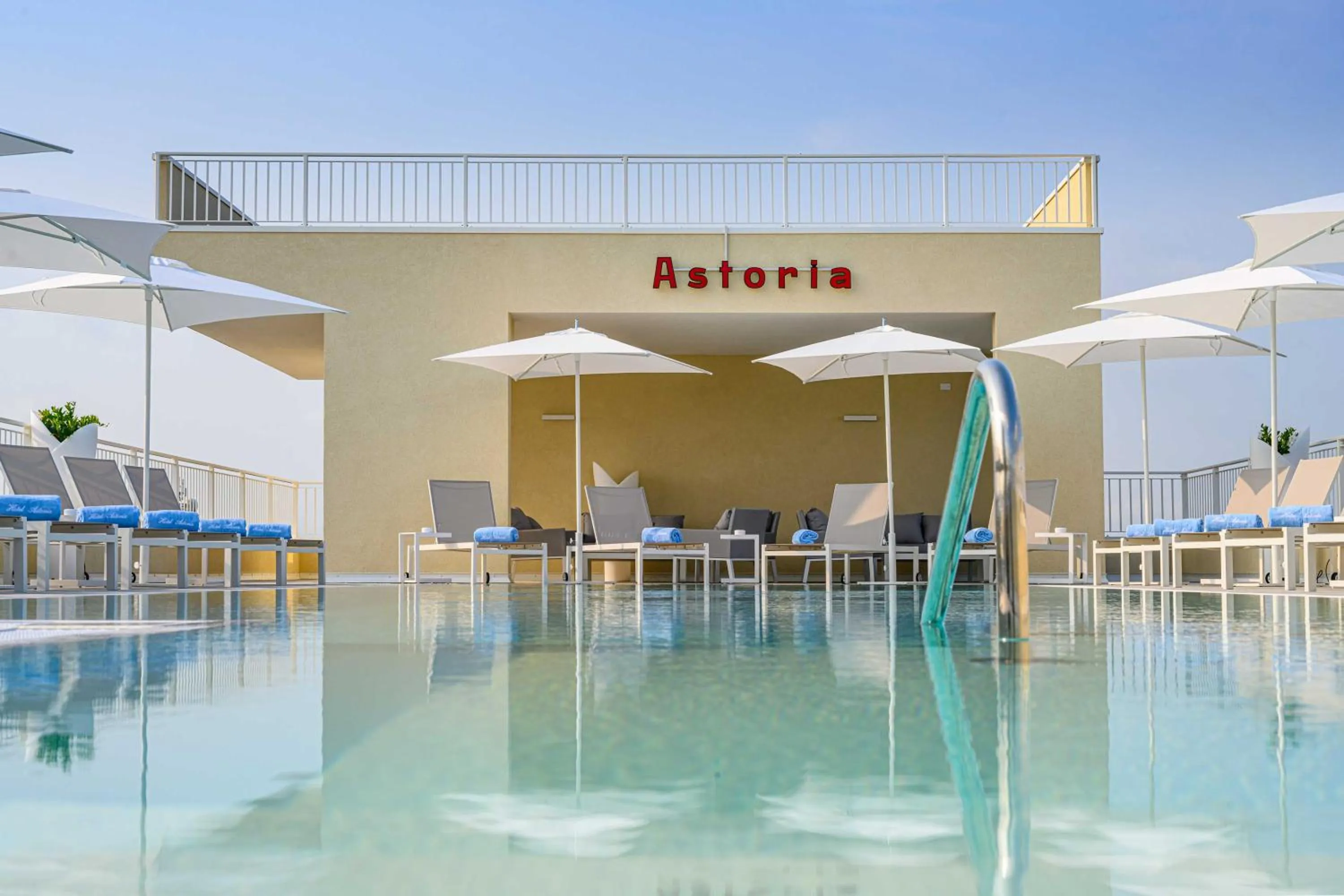 Swimming pool in Hotel Astoria