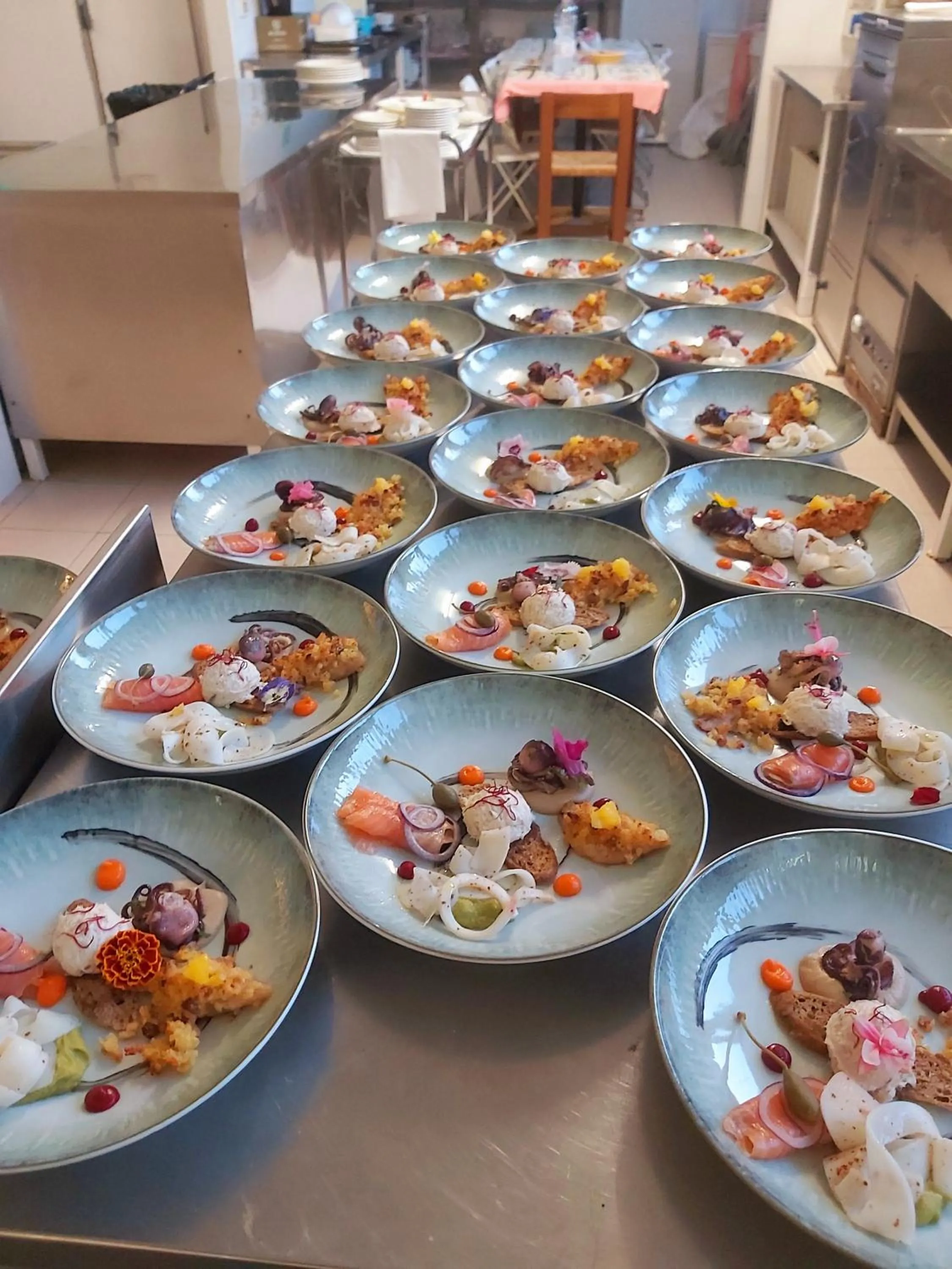 Restaurant/places to eat in Hotel Astoria