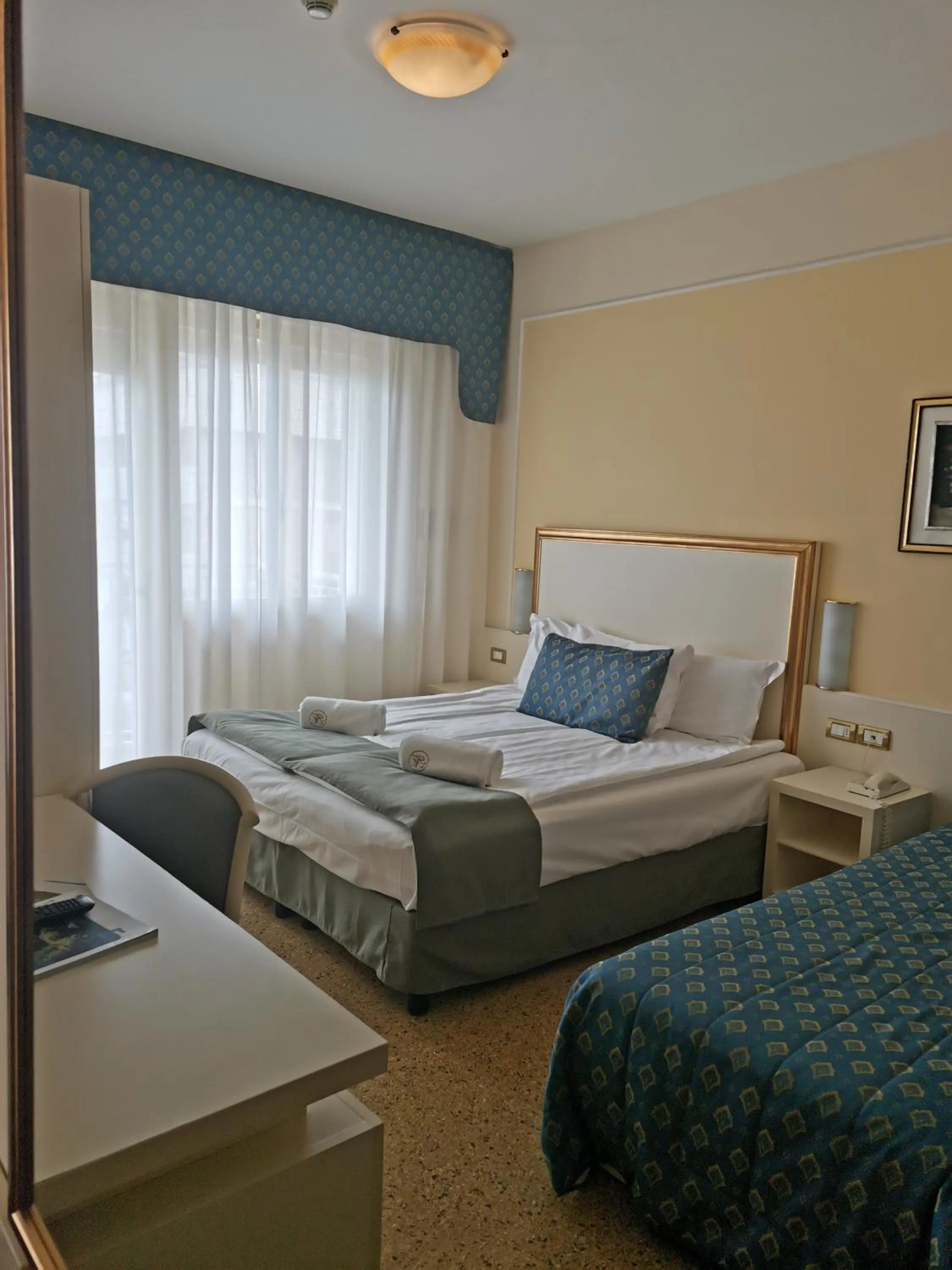 Bed in Hotel Astoria