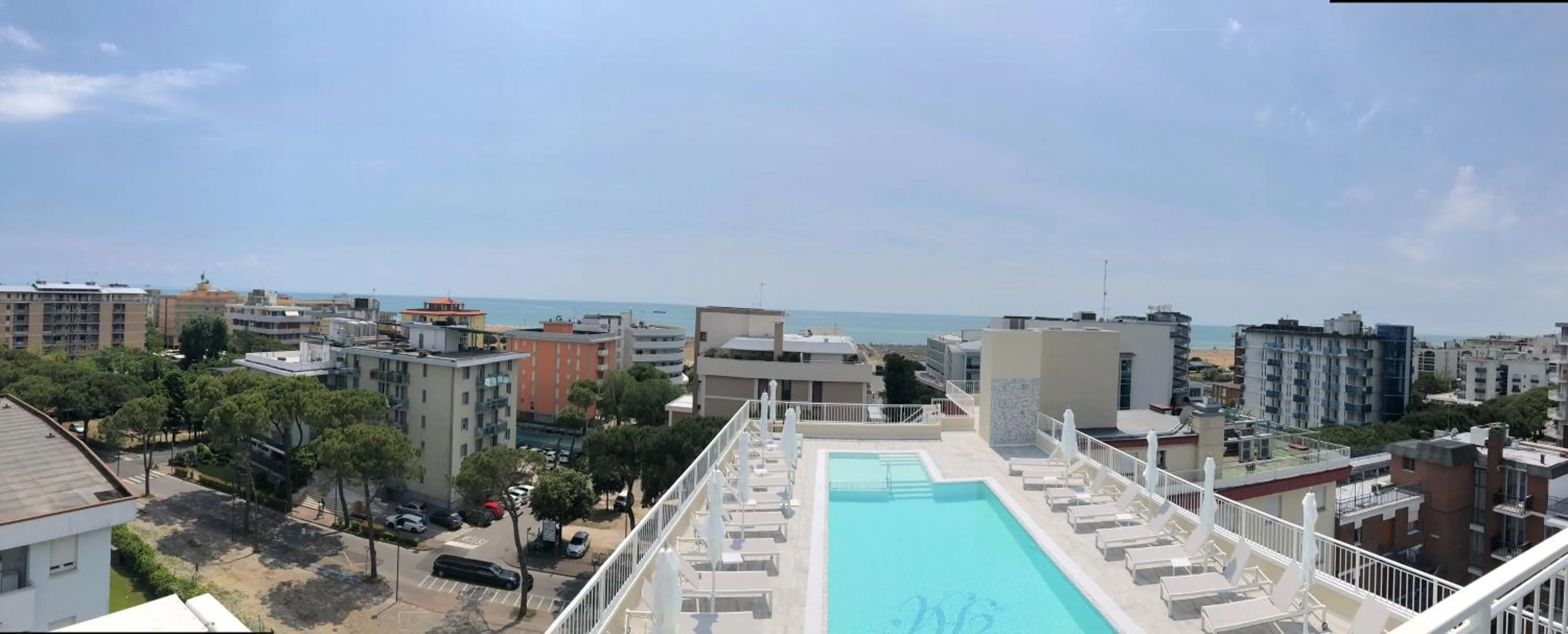 Swimming pool in Hotel Astoria