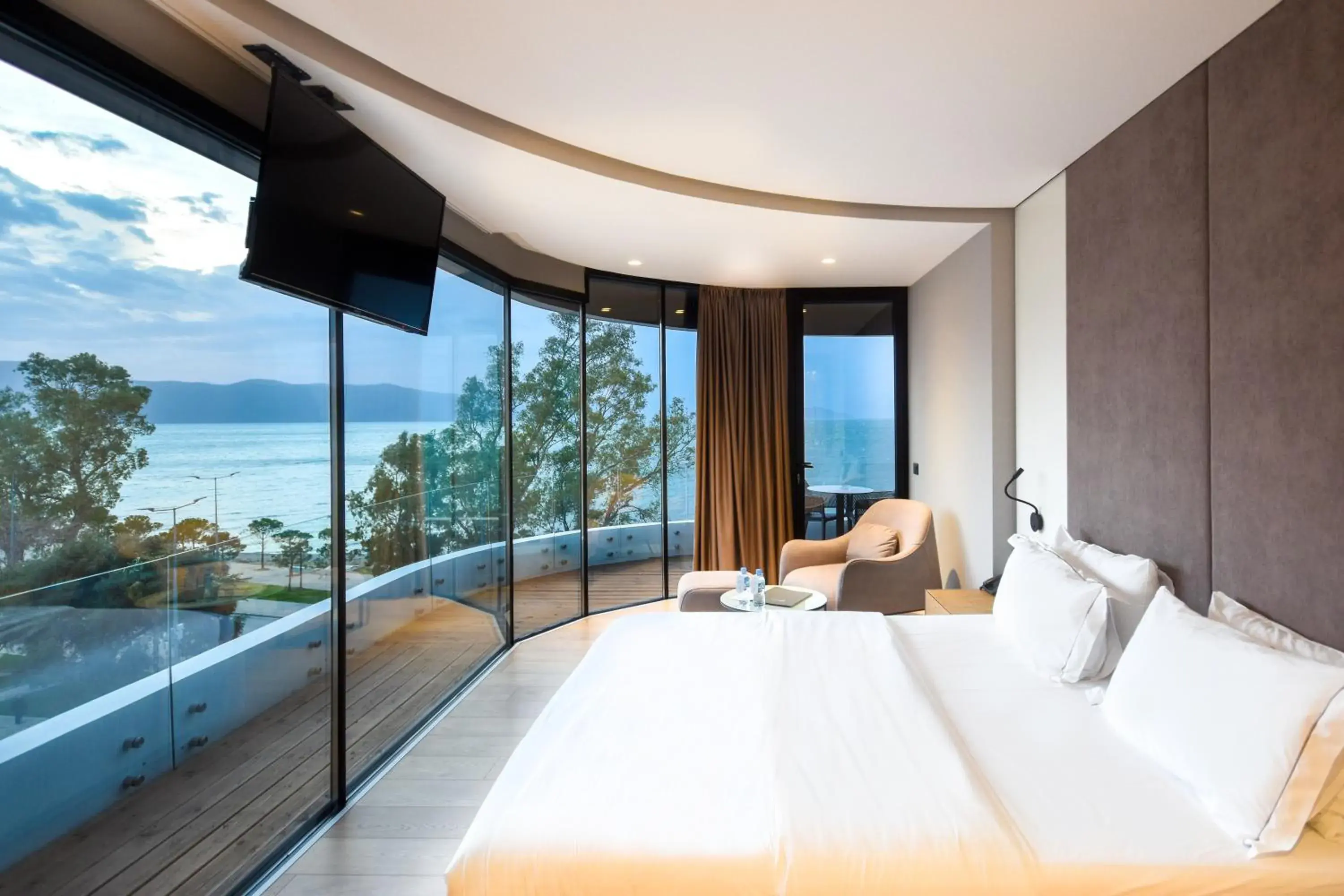 Deluxe King Room in Yacht Hotel Deluxe King Room in Yacht Hotel