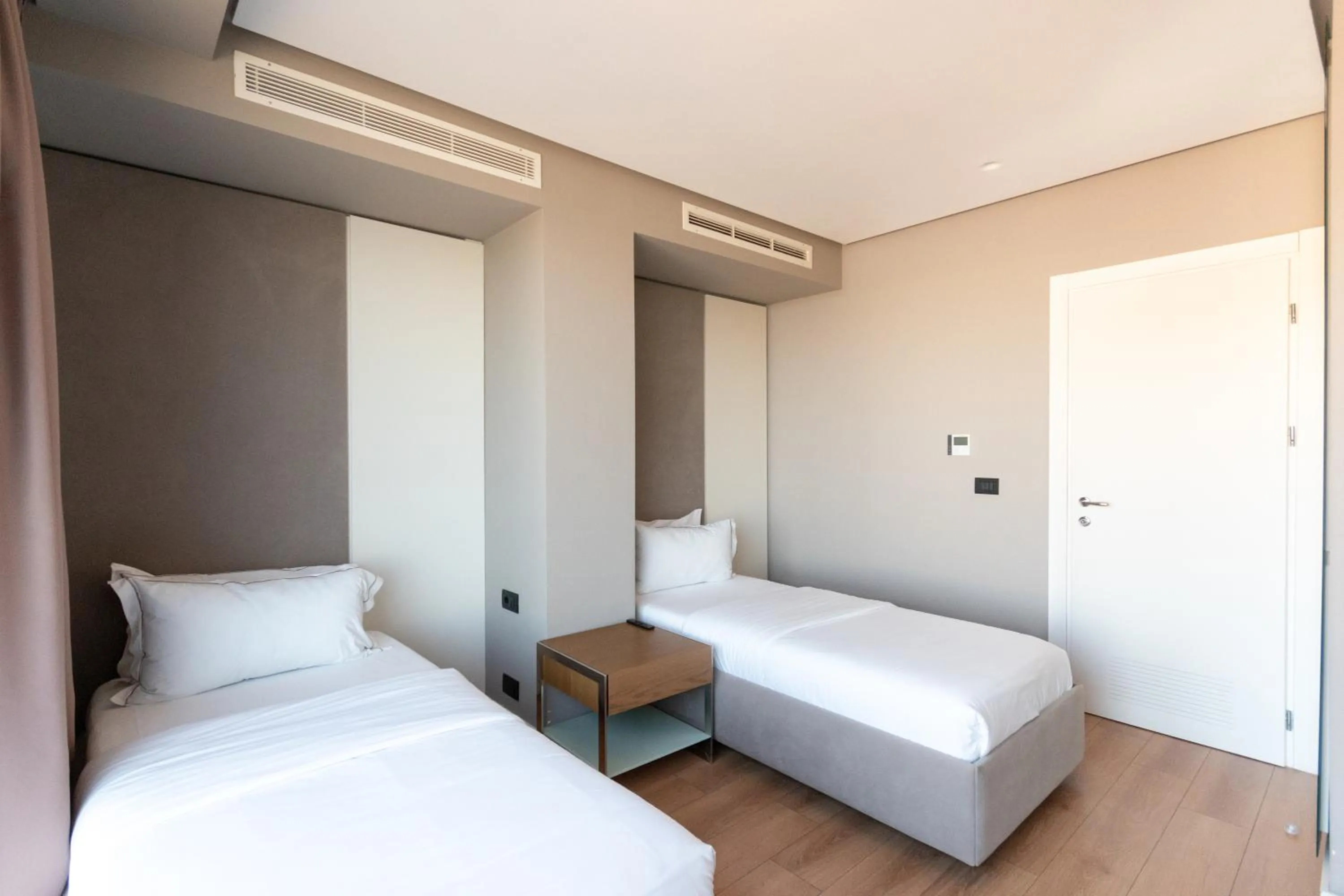 Bedroom, Bed in Yacht Hotel