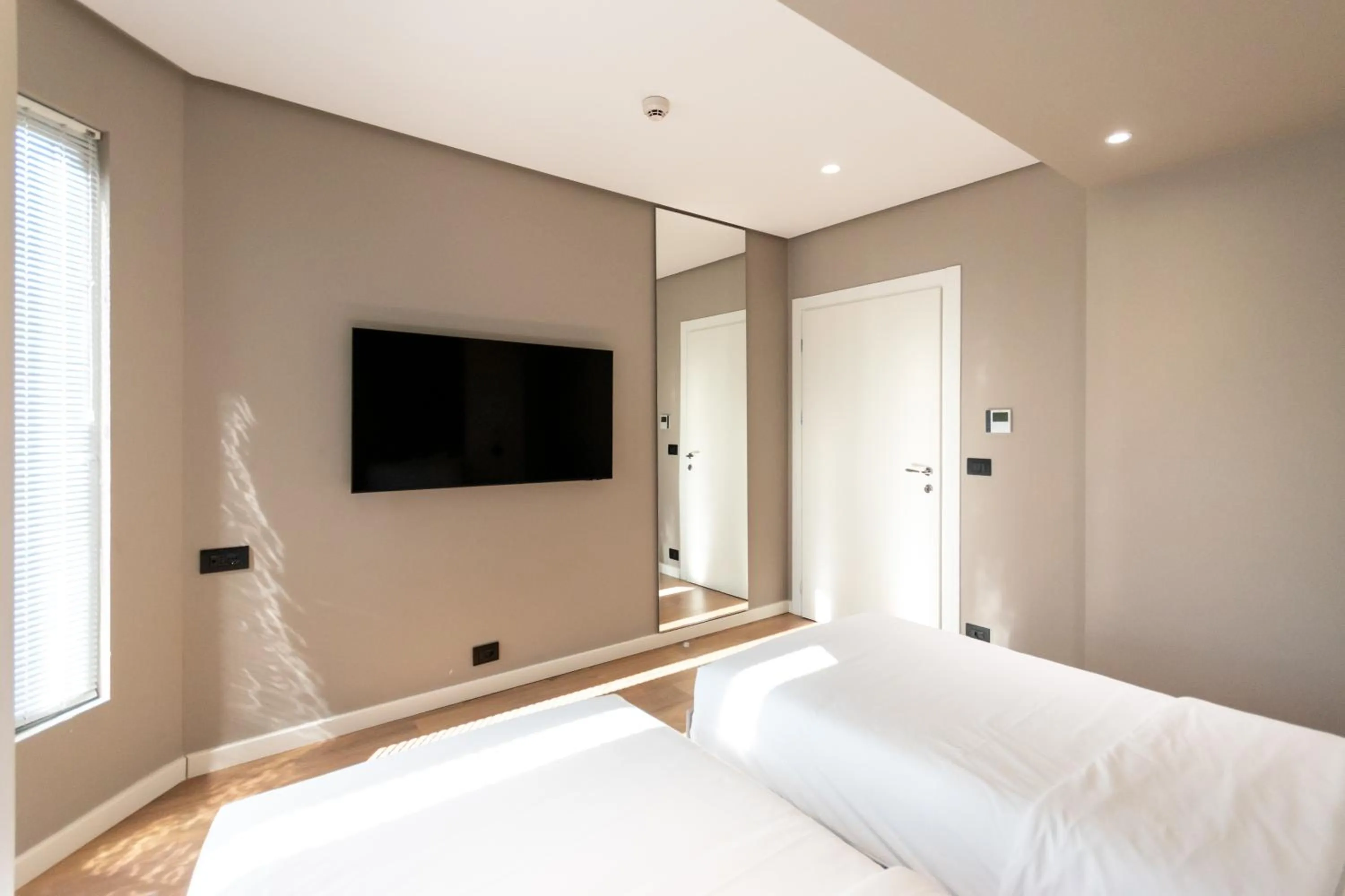 TV and multimedia, Bed in Yacht Hotel