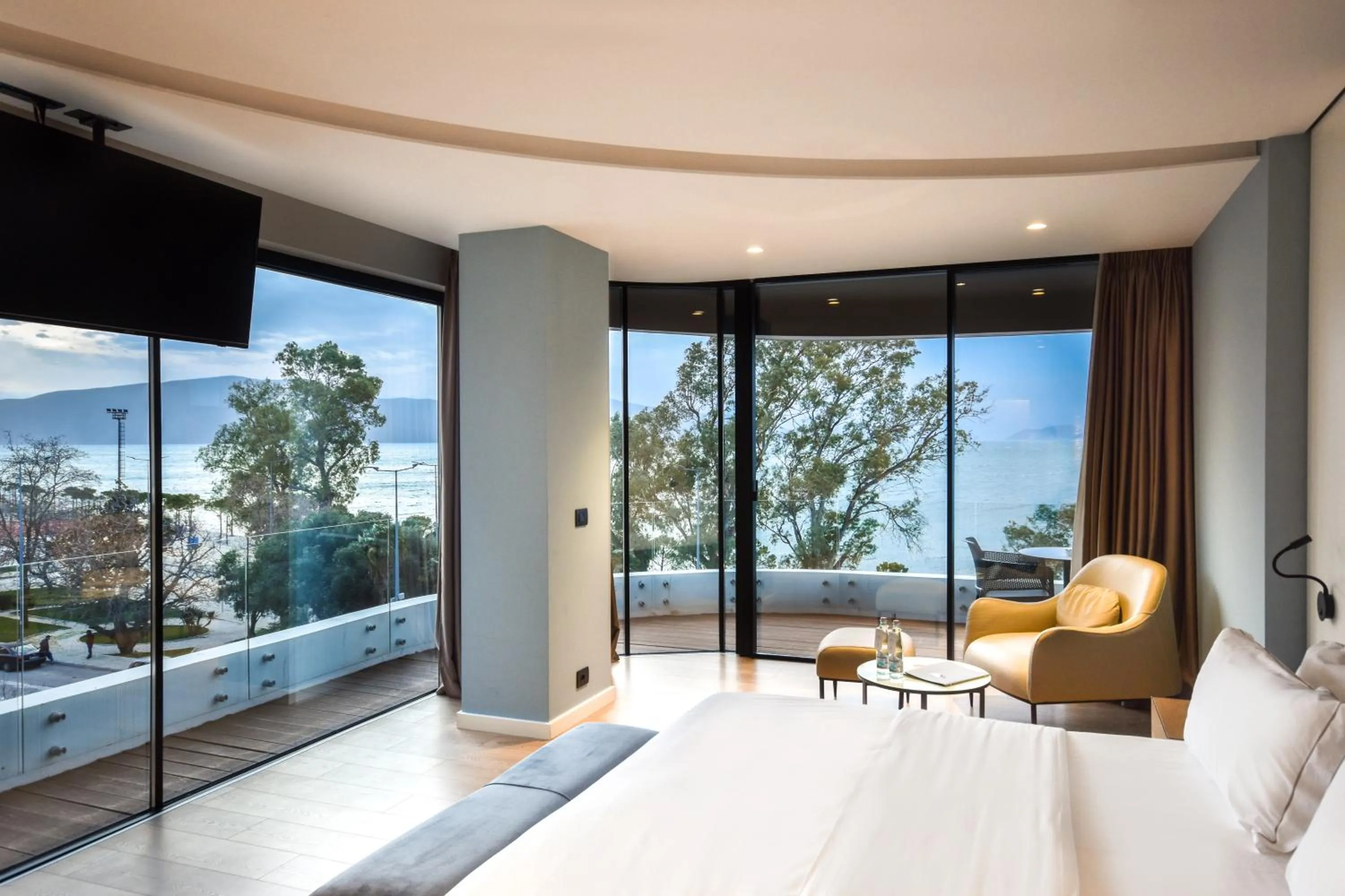 City view, Bed in Yacht Hotel