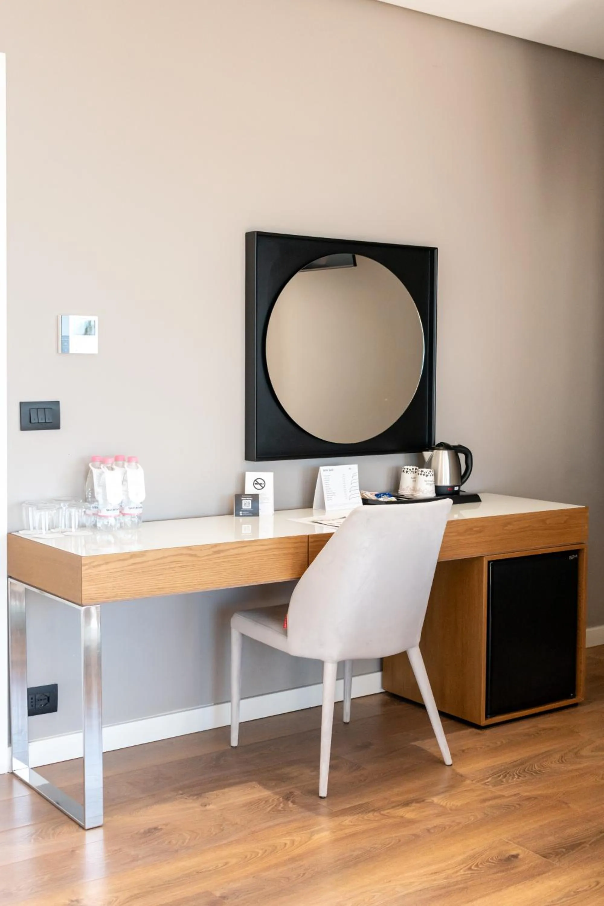 Coffee/tea facilities in Yacht Hotel