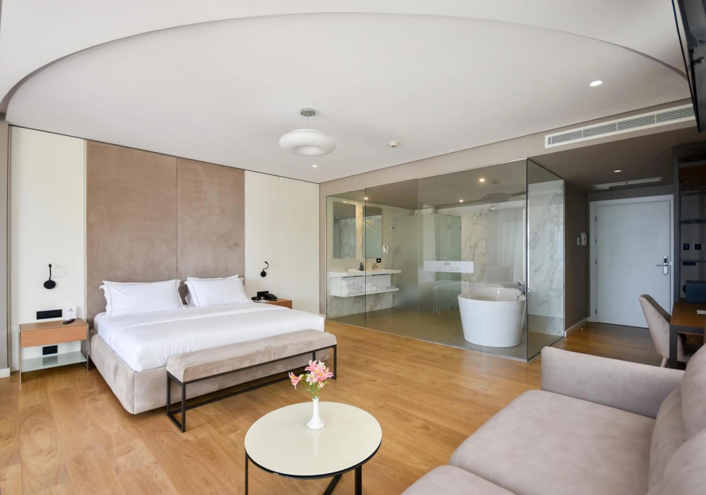 Shower, Bed in Yacht Hotel