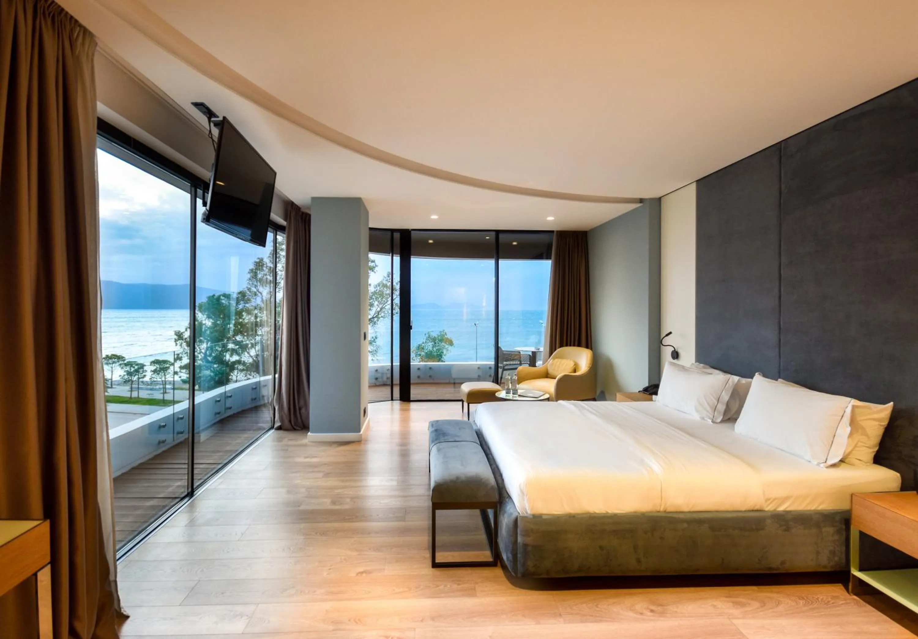 TV and multimedia, Bed in Yacht Hotel