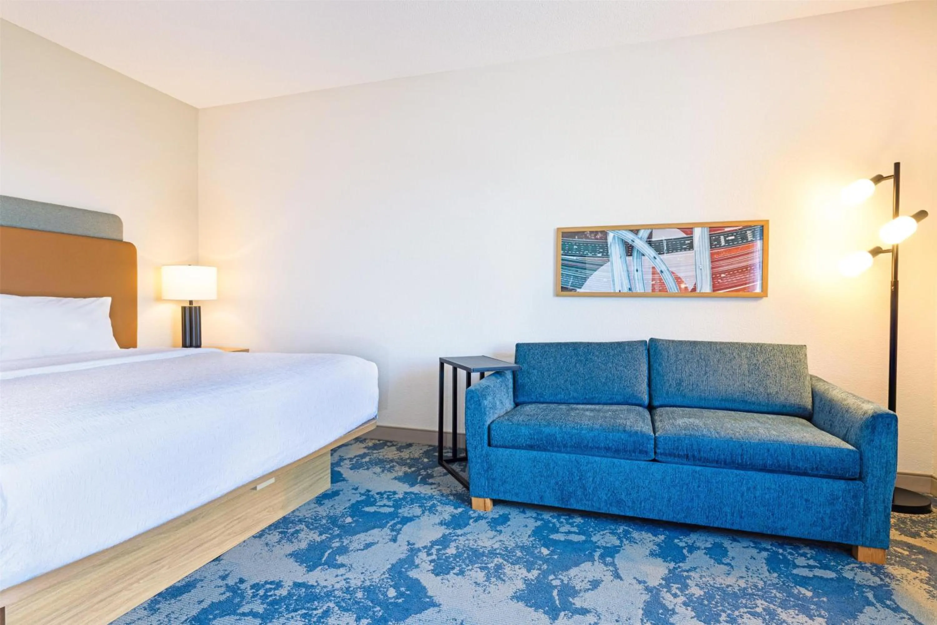 Living room, Bed in Hampton Inn Lawrenceville Duluth