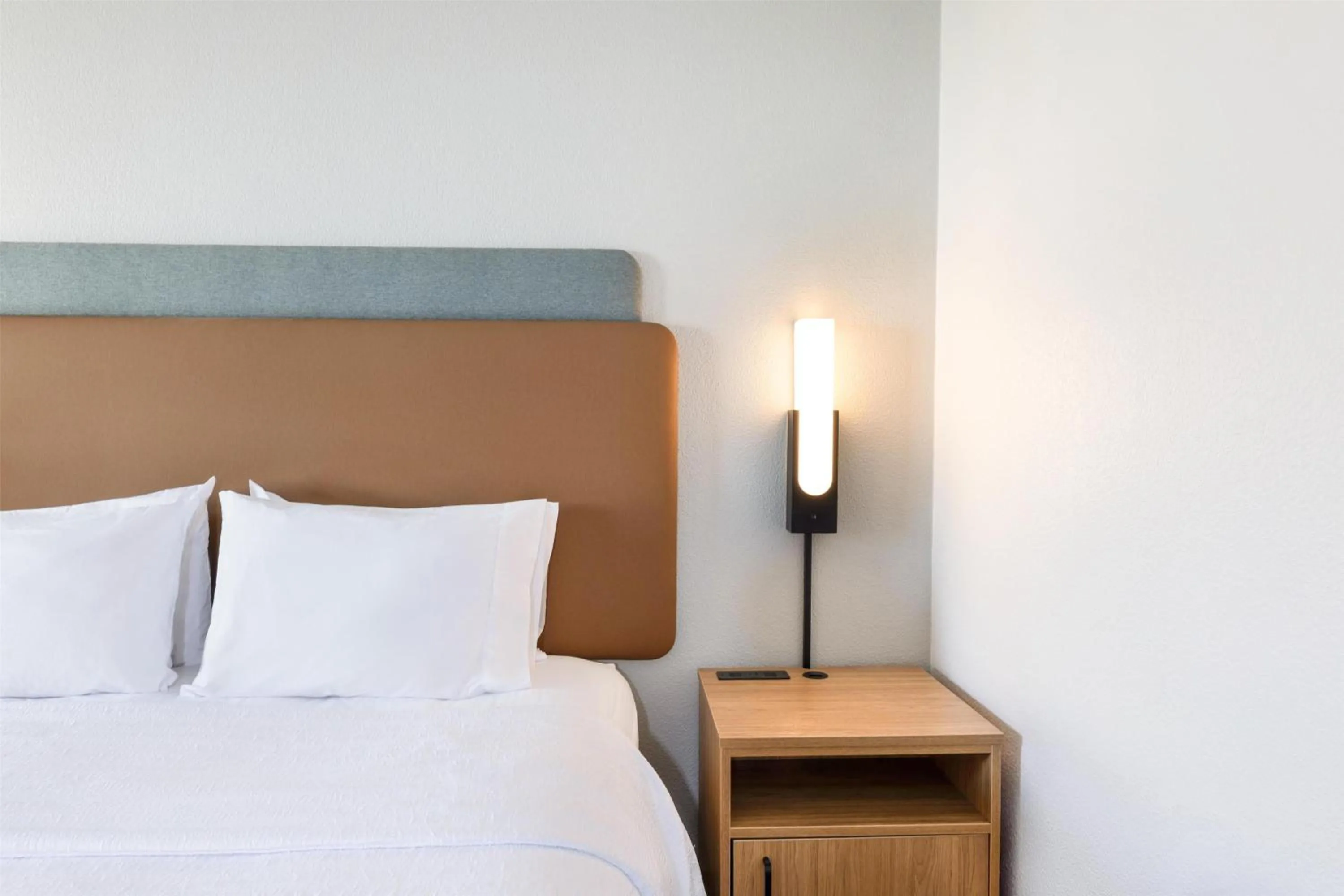 Bed in Hampton Inn Lawrenceville Duluth