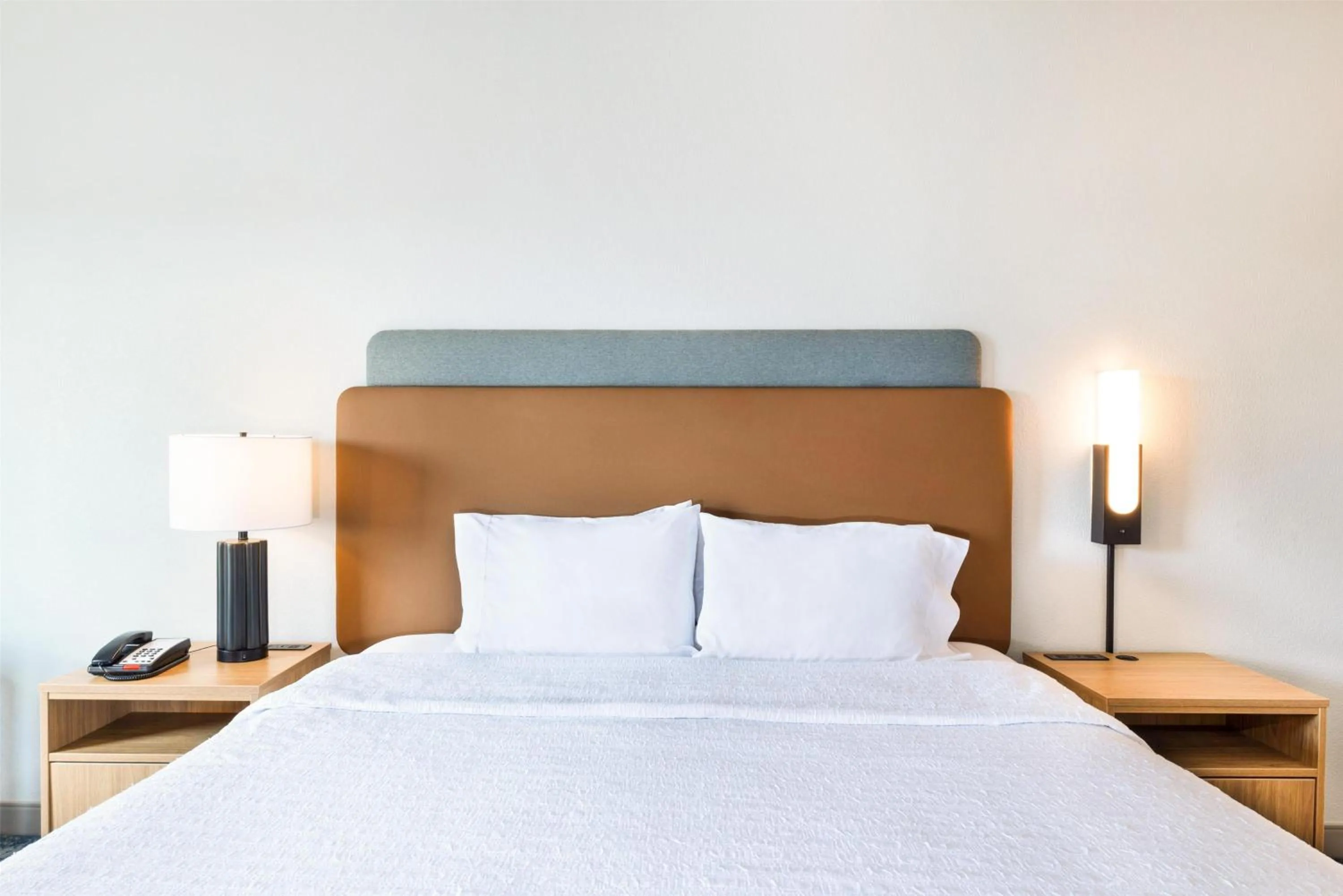 Bed in Hampton Inn Lawrenceville Duluth