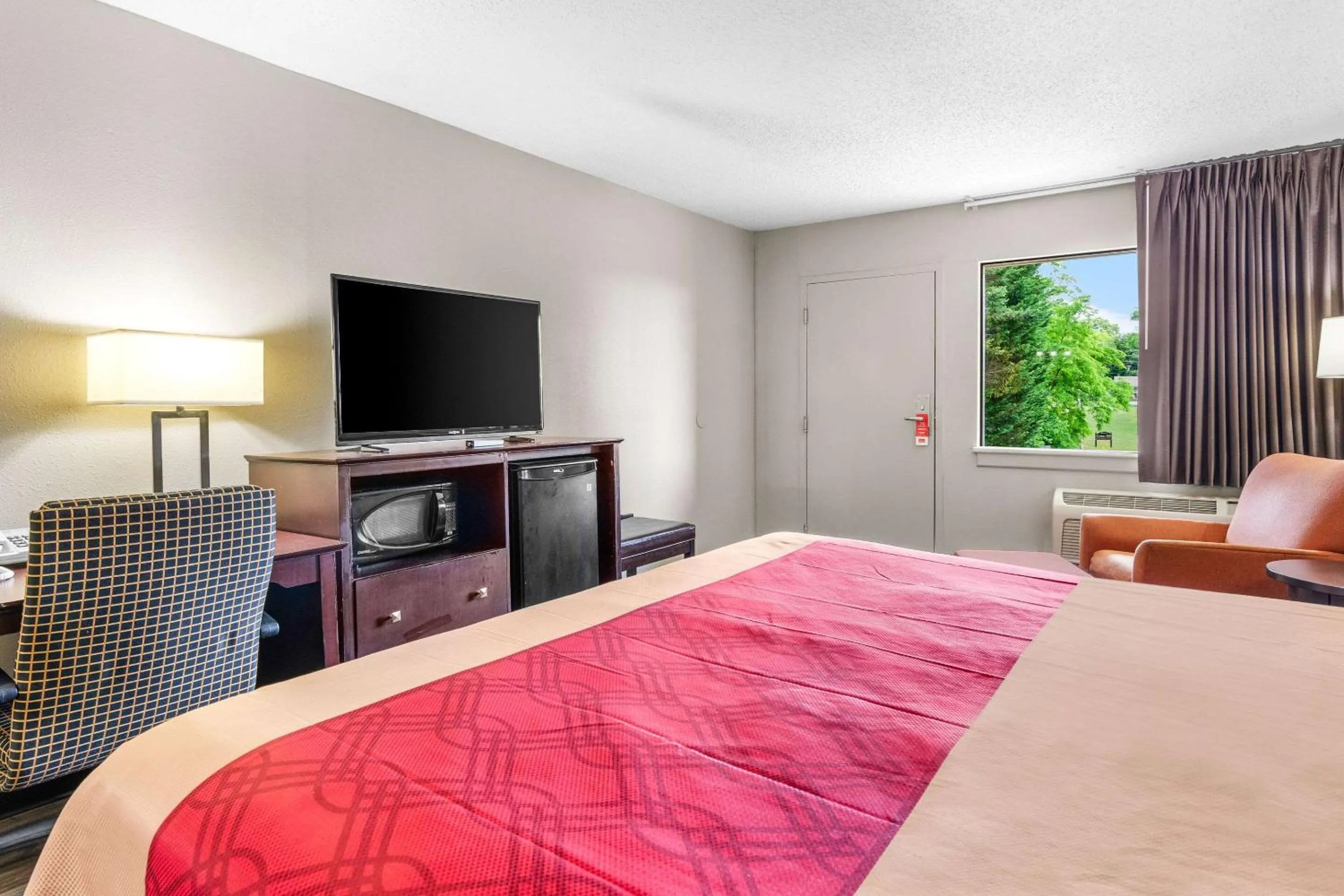 Bedroom, Bed in Econo Lodge Lynchburg South