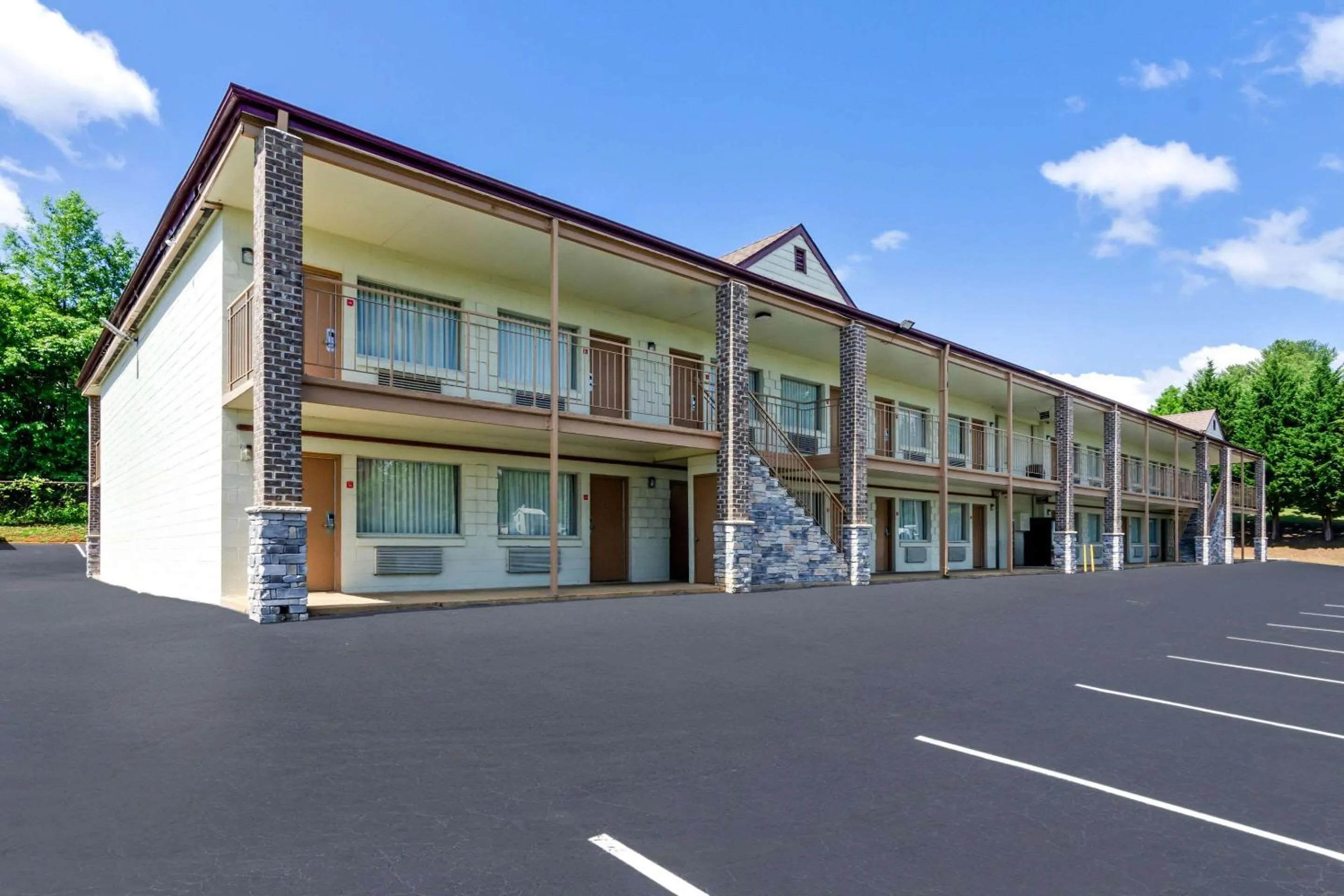 Property building in Econo Lodge Lynchburg South