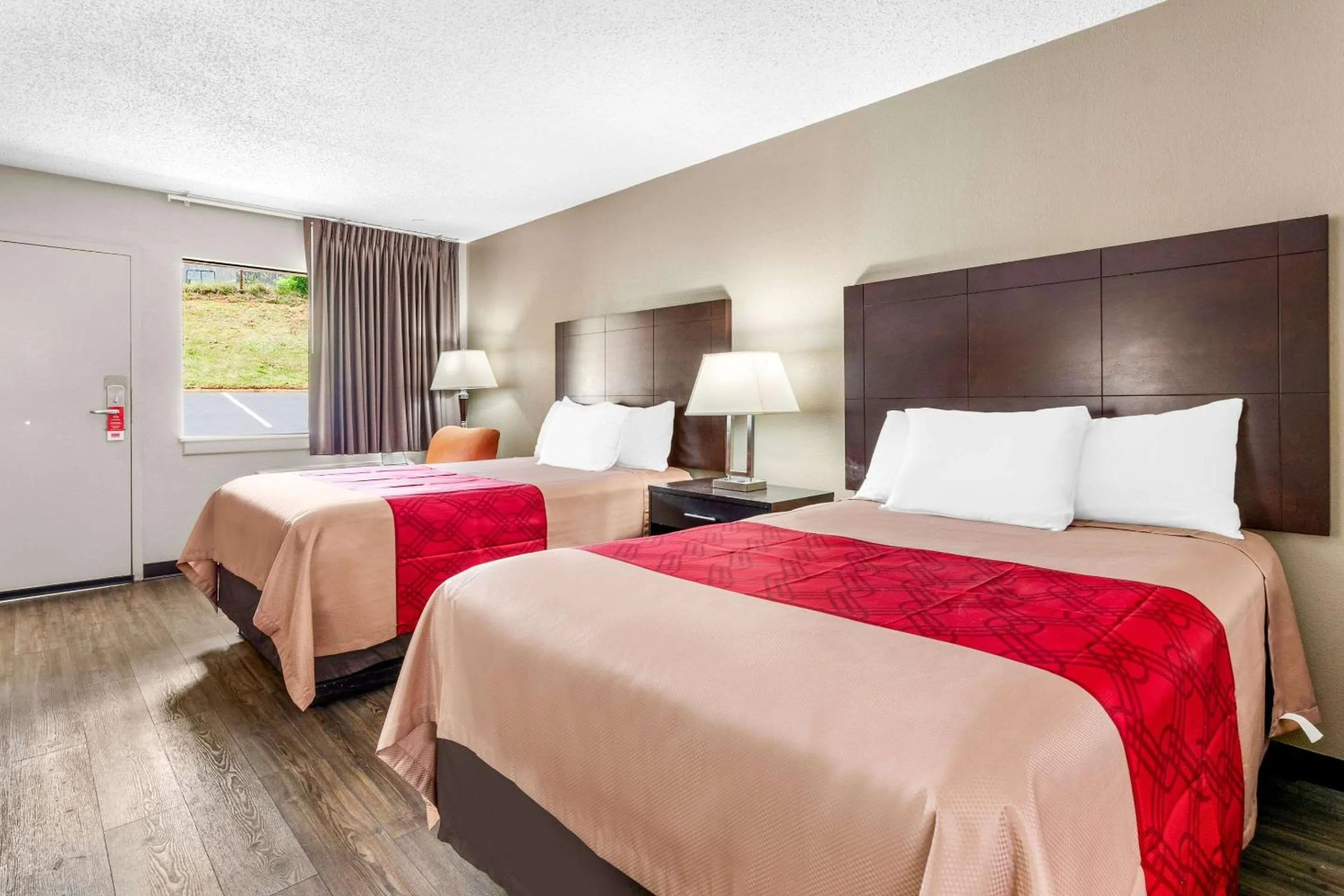 Bedroom, Bed in Econo Lodge Lynchburg South