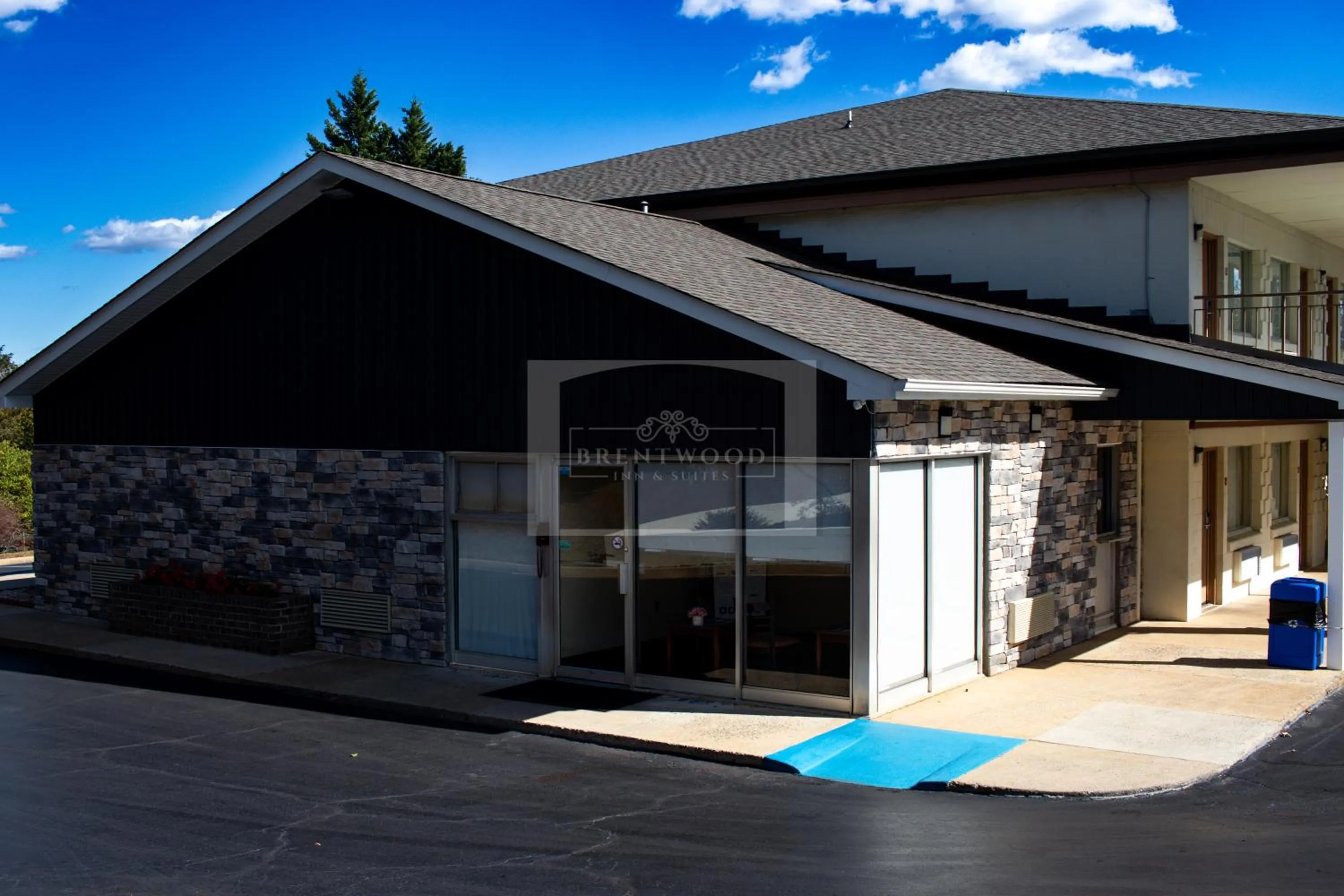 Property building in Brentwood inn & Suites - Lynchburg