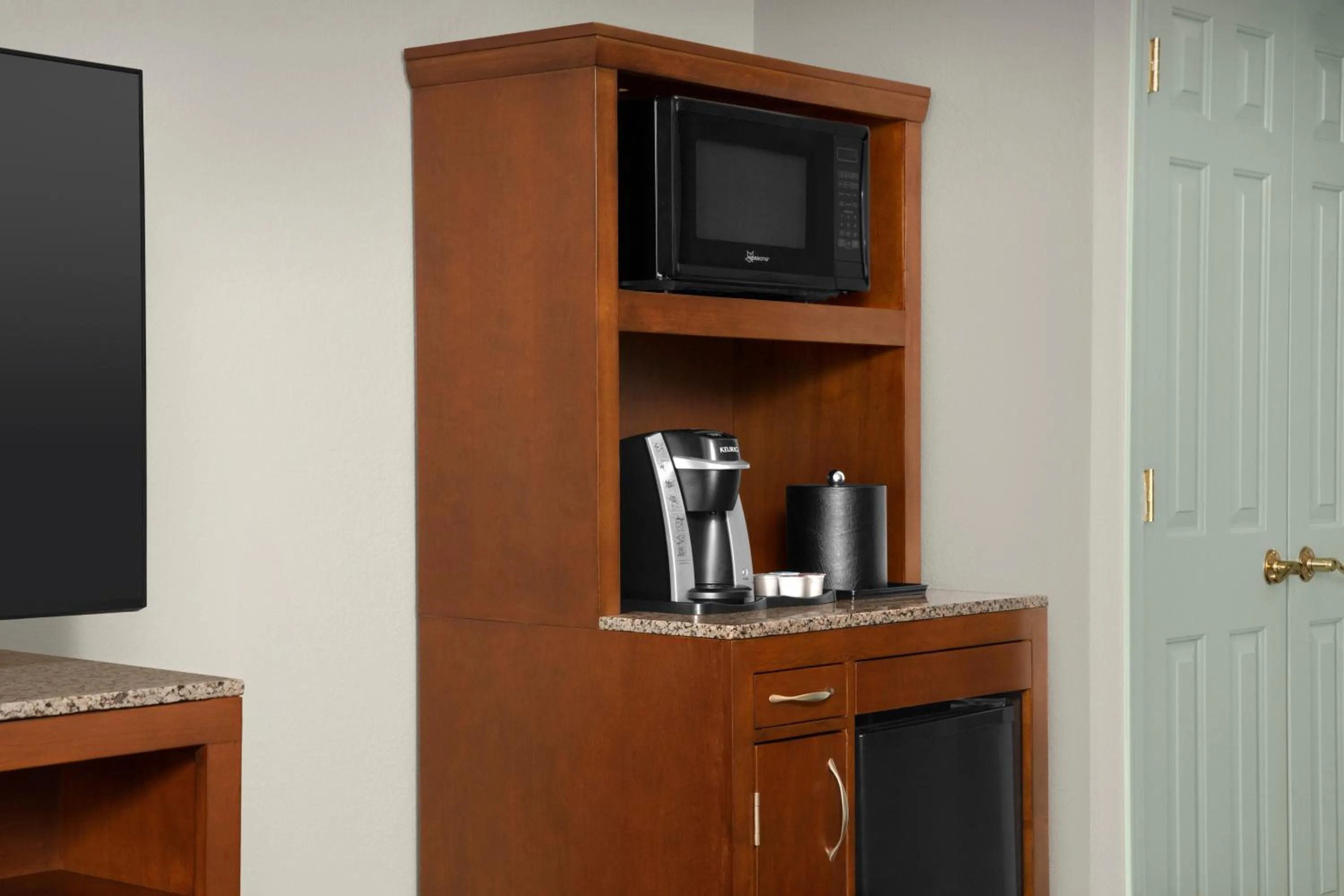 microwave in Hilton Garden Inn Hoffman Estates