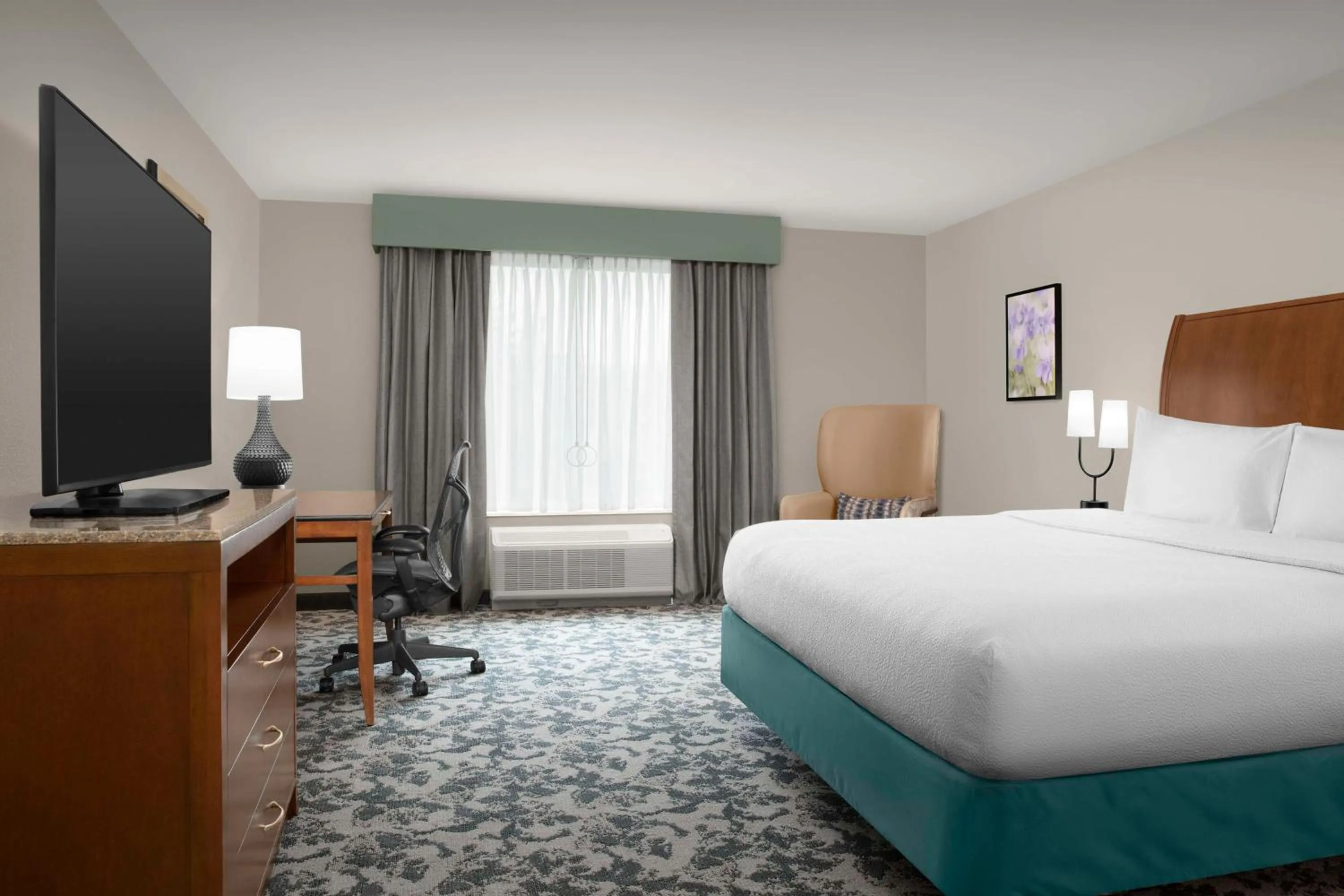 Bed in Hilton Garden Inn Hoffman Estates