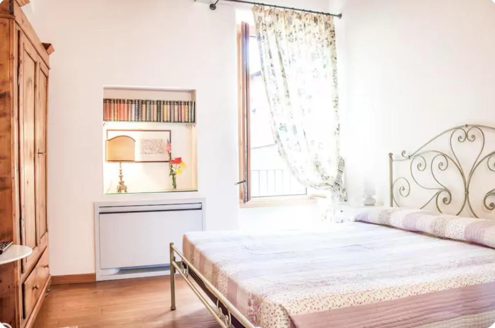 Bed in Alla Torre del Barbarossa B&B FORESTERIA