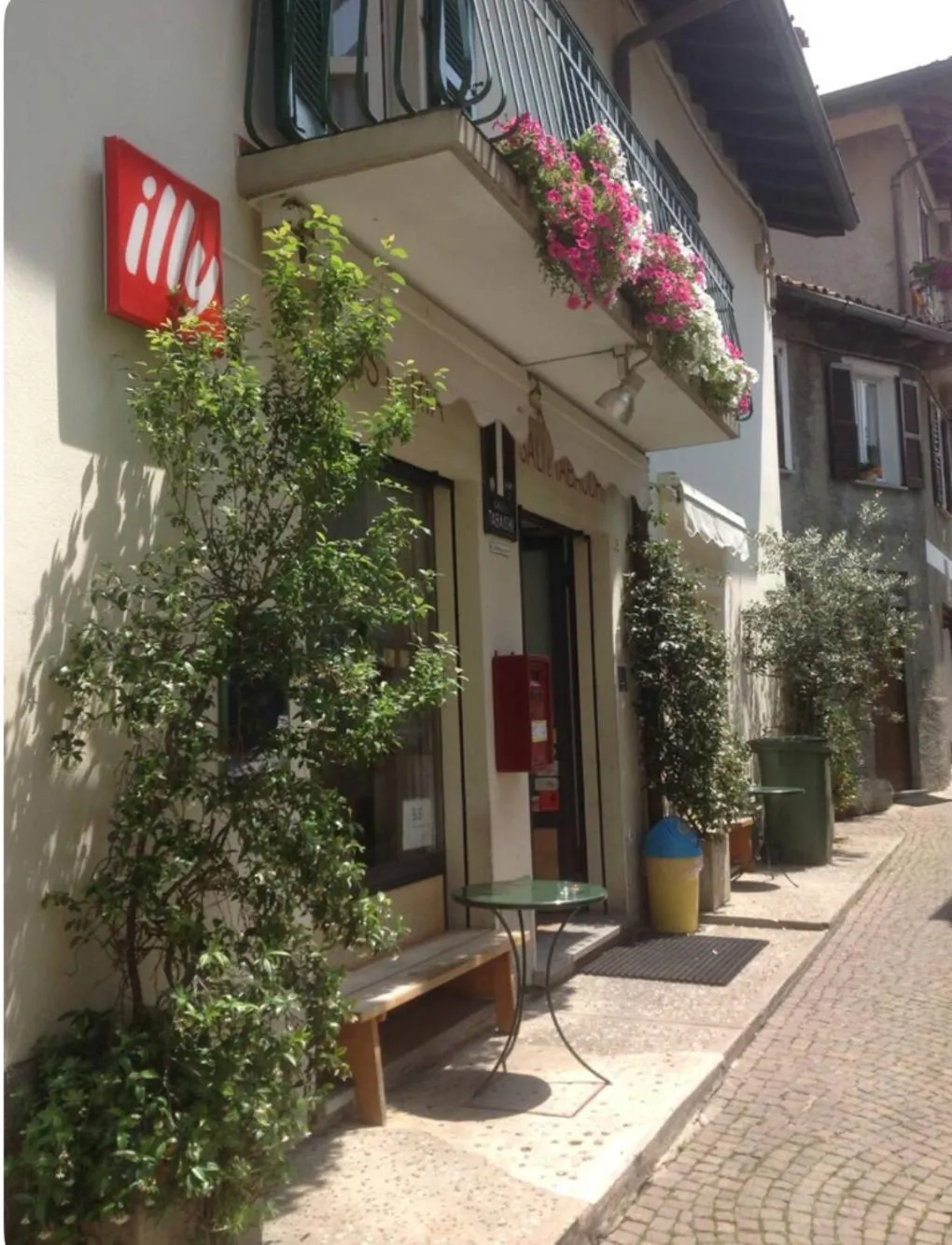 Restaurant/places to eat in Alla Torre del Barbarossa B&B FORESTERIA