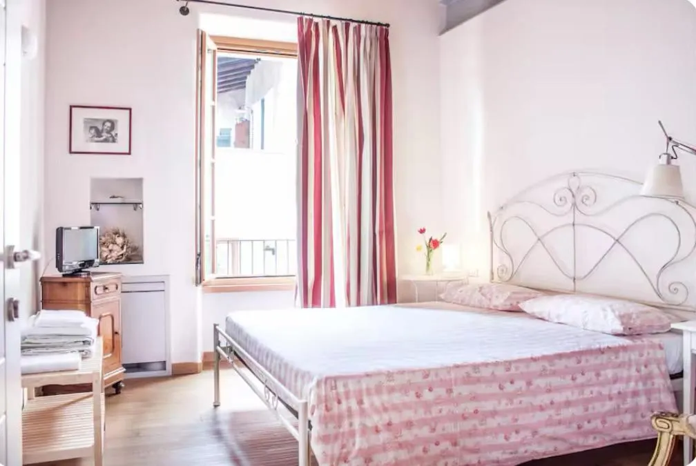 Bed in Alla Torre del Barbarossa B&B FORESTERIA