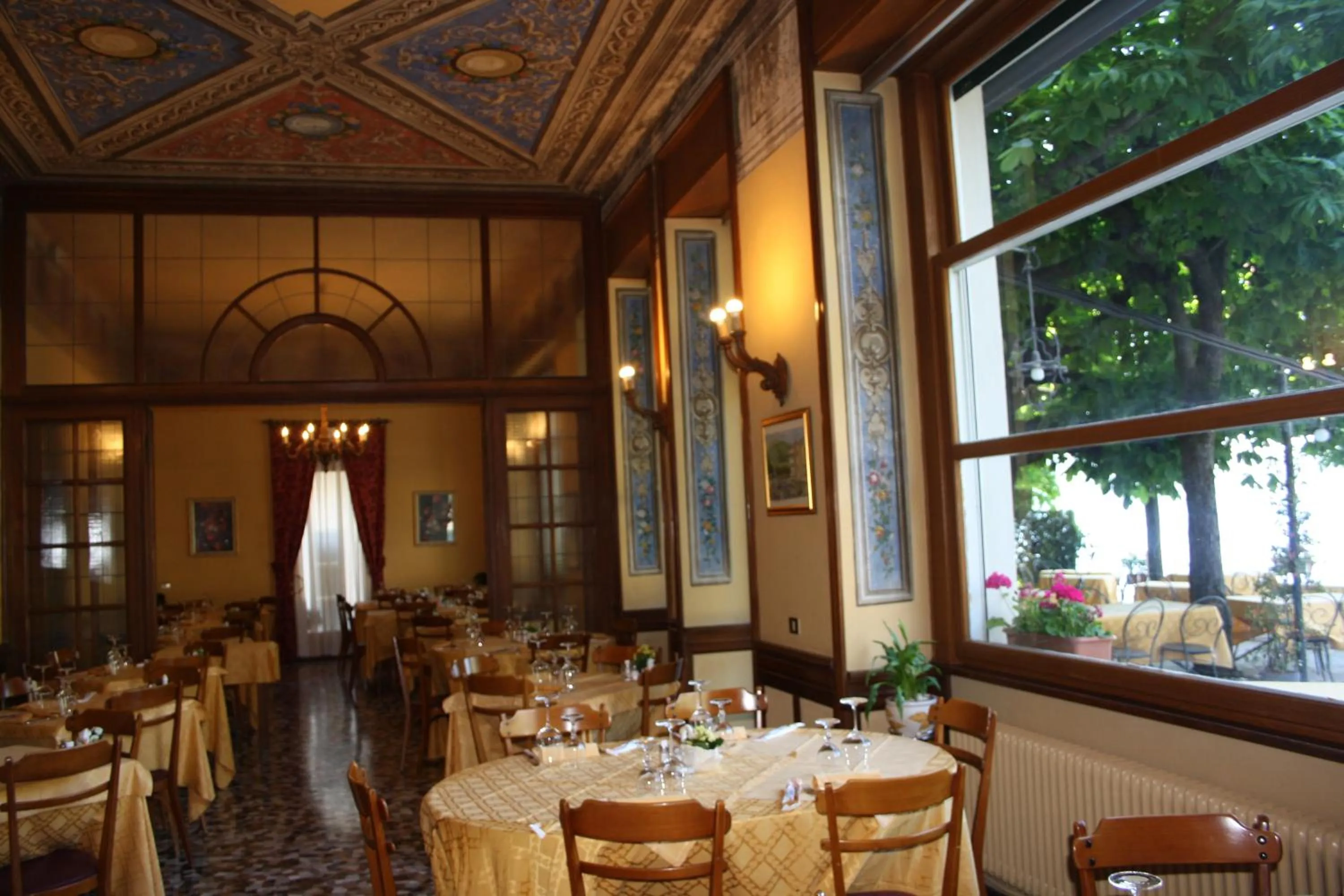 Restaurant/places to eat in Hotel Vapore