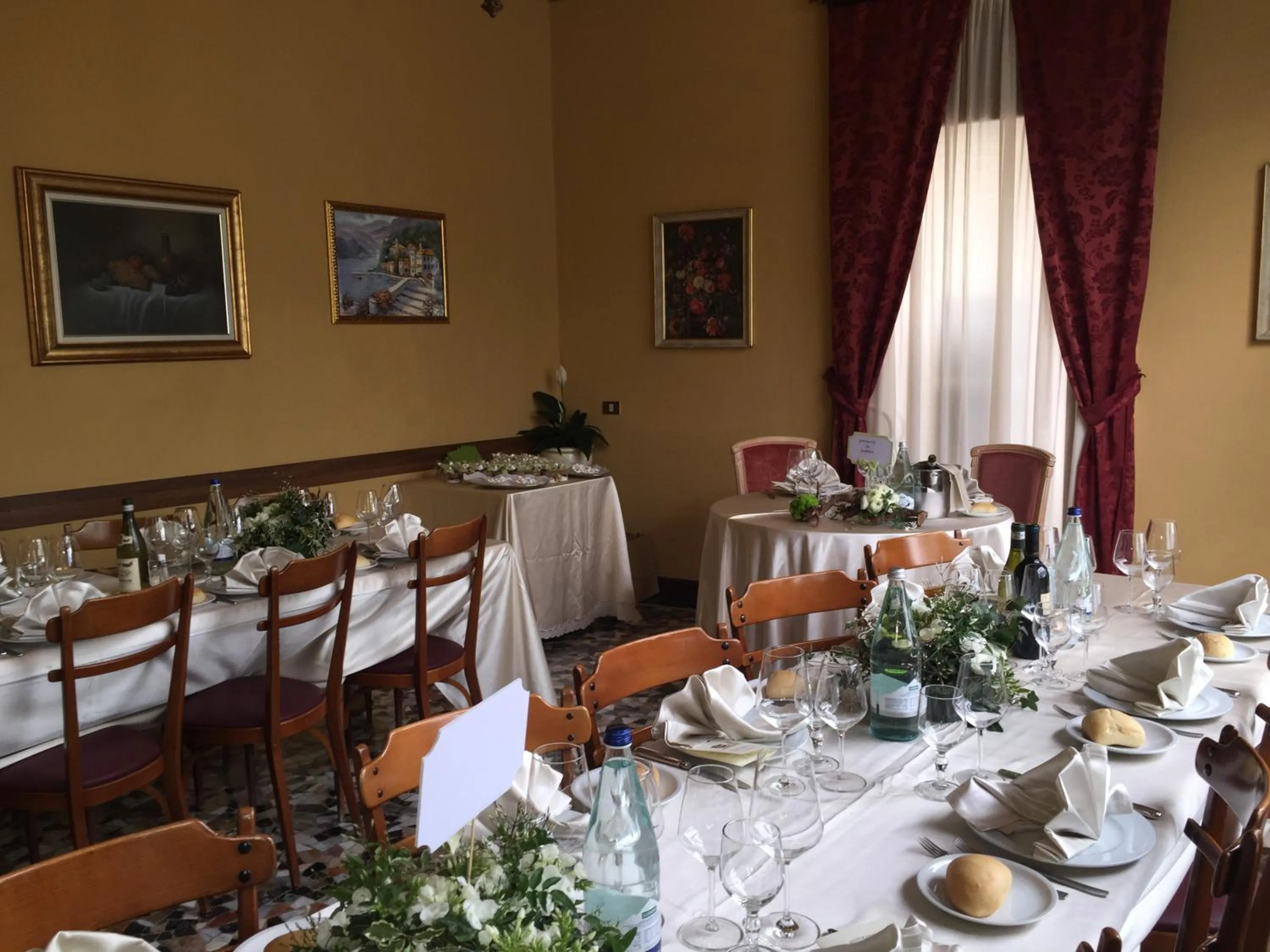 Restaurant/places to eat in Hotel Vapore