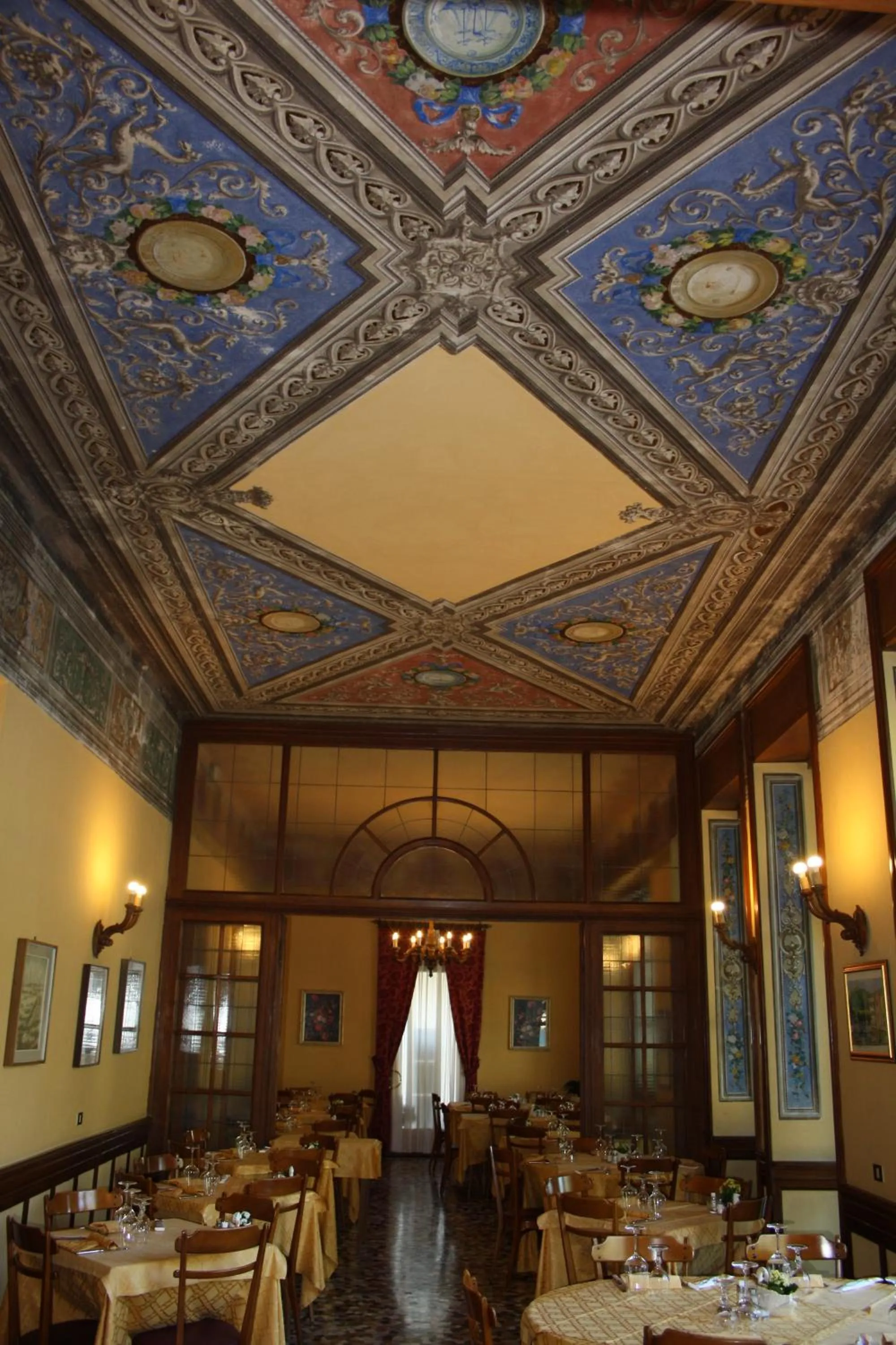 Restaurant/places to eat in Hotel Vapore