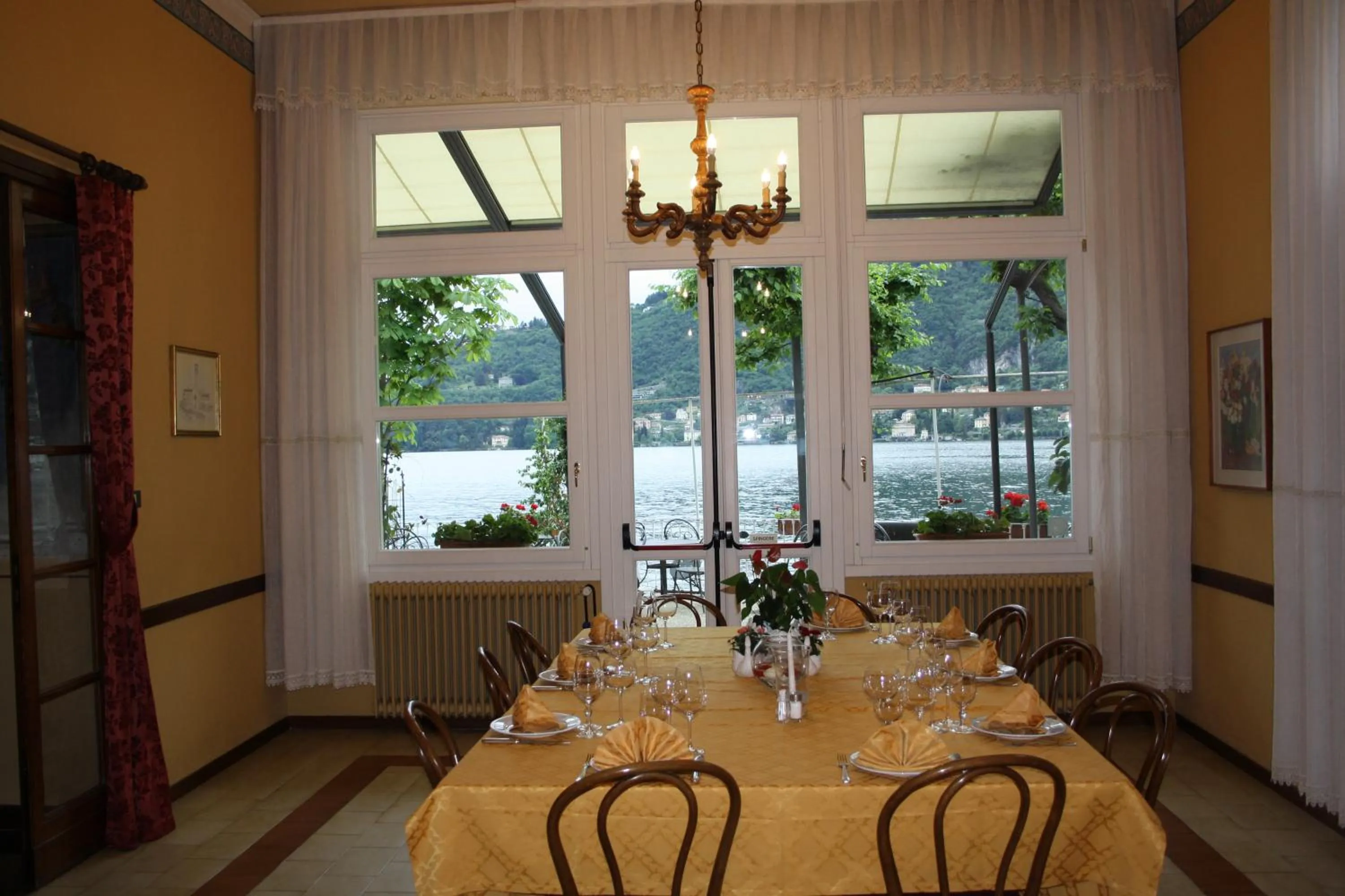 Restaurant/places to eat in Hotel Vapore
