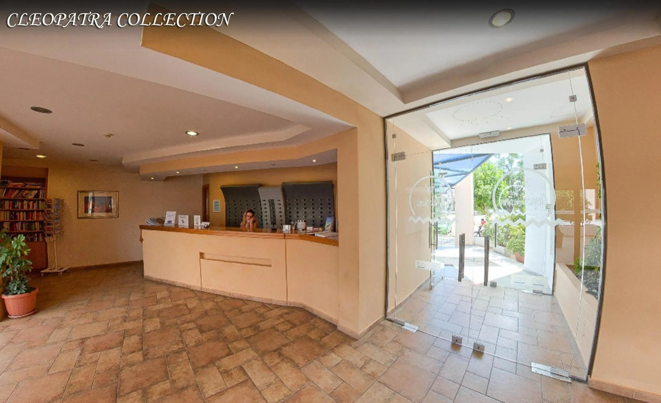 Staff in Cleopatra Superior