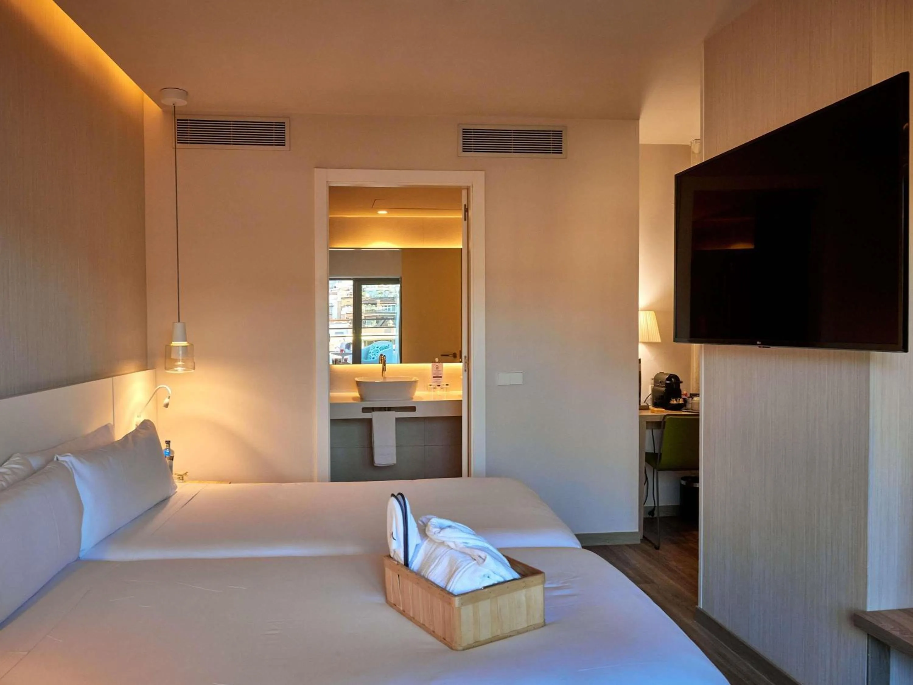 Bedroom, Bed in Mercure Barcelona Condor