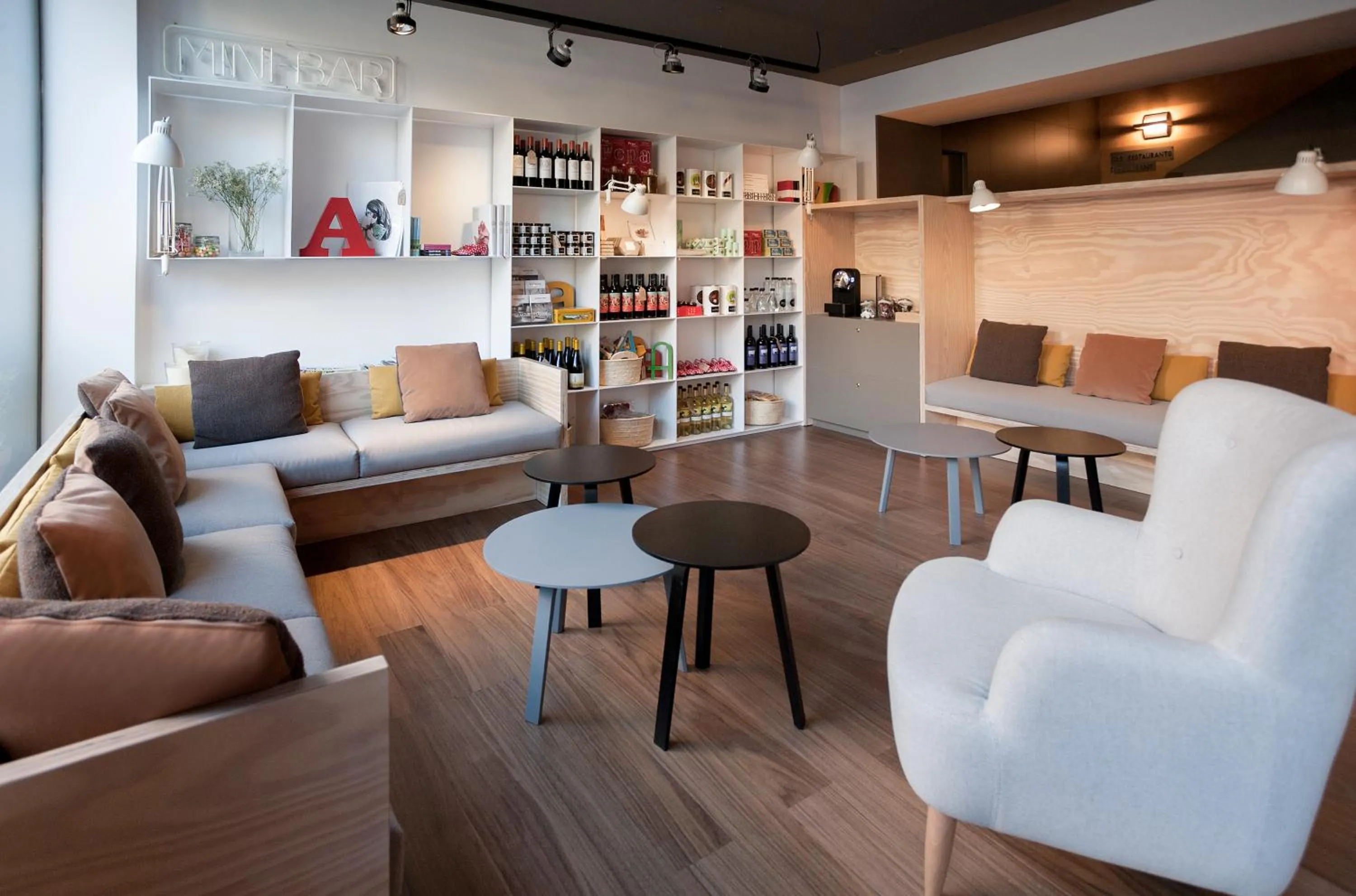 Lounge or bar in Mercure Barcelona Condor