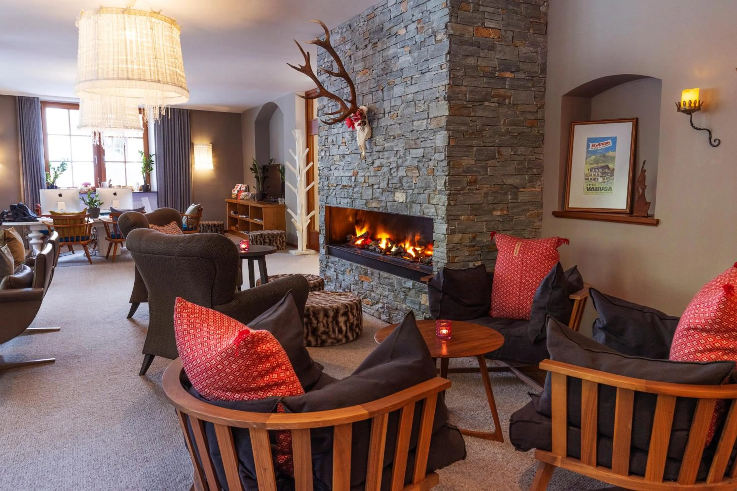 Communal lounge/ TV room in Valluga Hotel