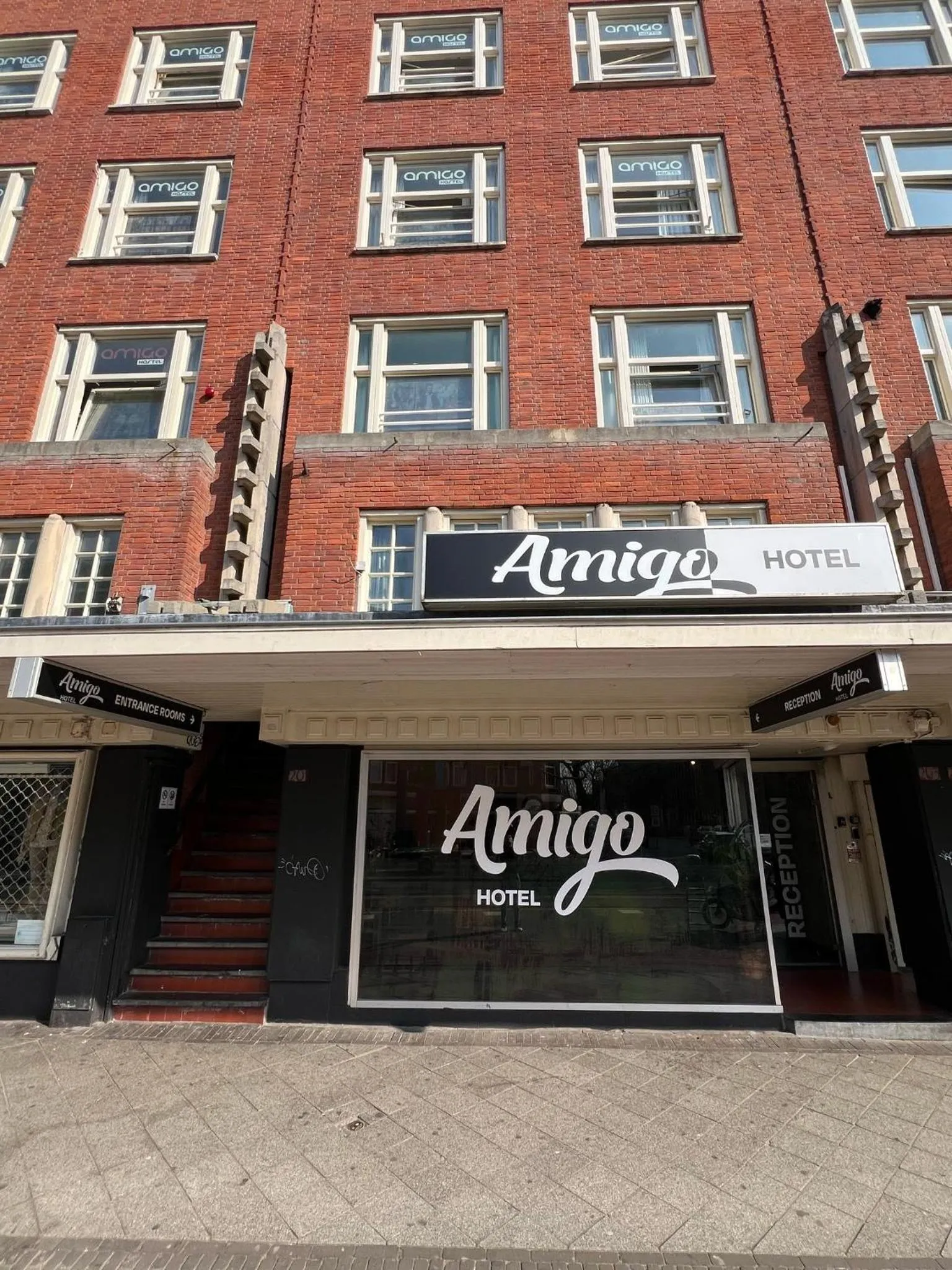 Facade/entrance in Amigo Budget Hotel