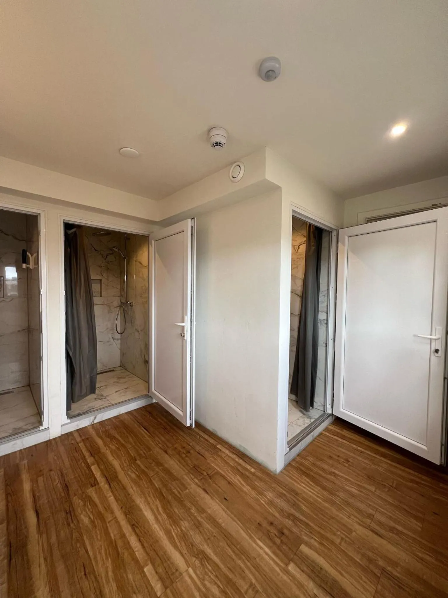 Bathroom in Amigo Budget Hotel