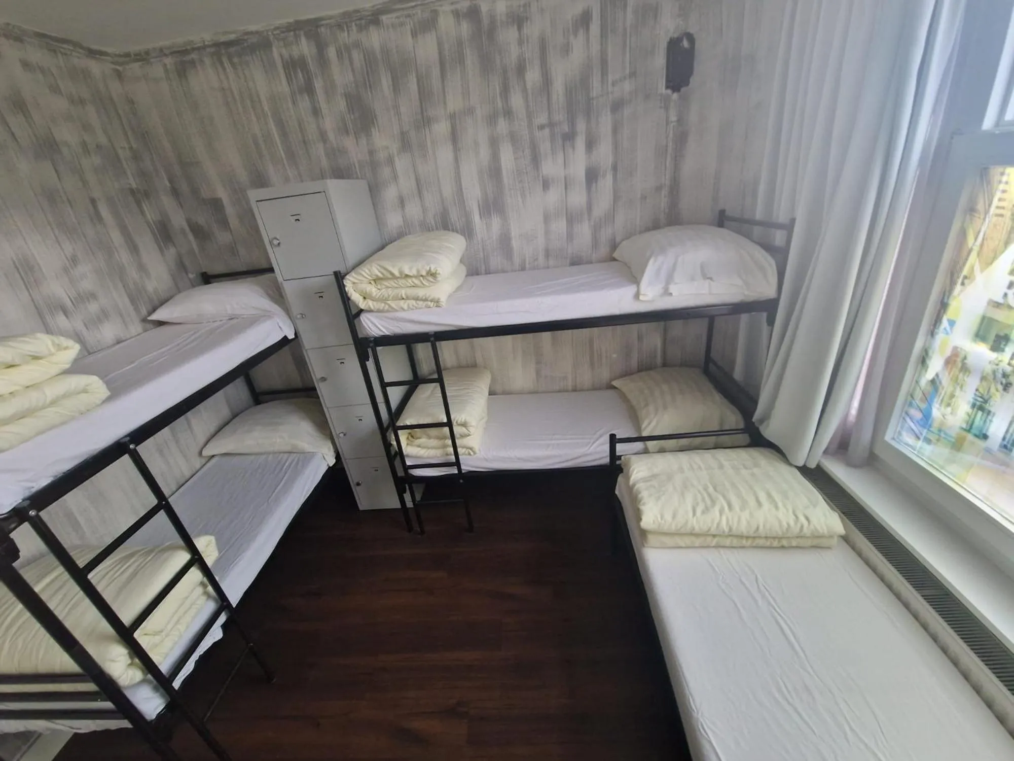 Photo of the whole room, Bed in Amigo Budget Hotel
